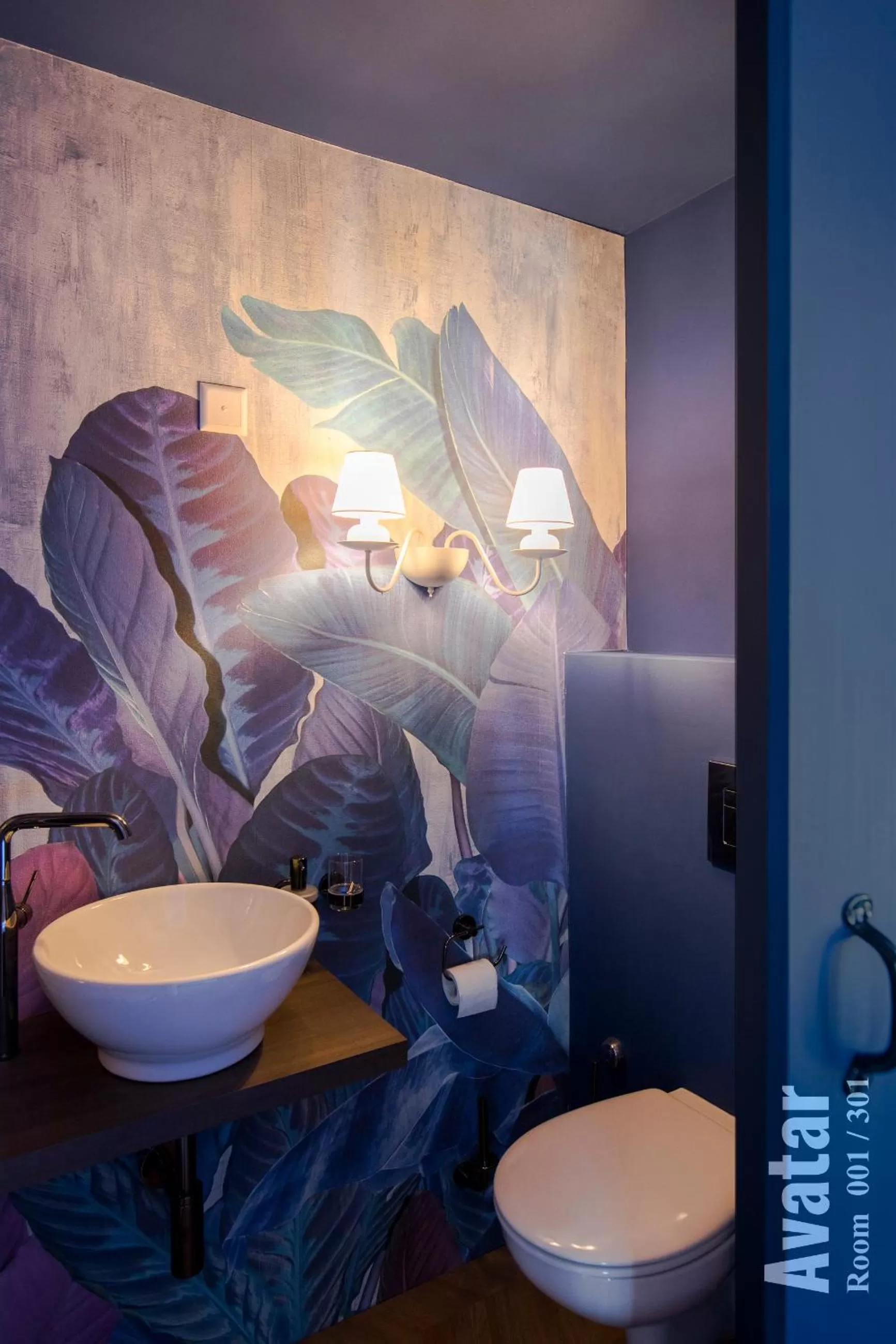 Shower in The Henry Self Check-In Guesthouse