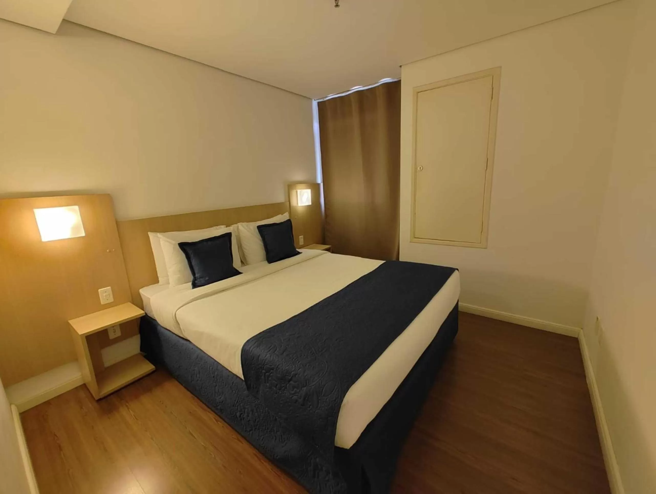 Photo of the whole room, Bed in Summit Suítes Hotel Santos