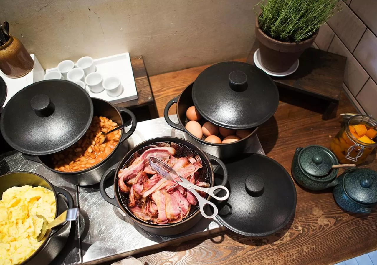 Breakfast in Michelberger Hotel