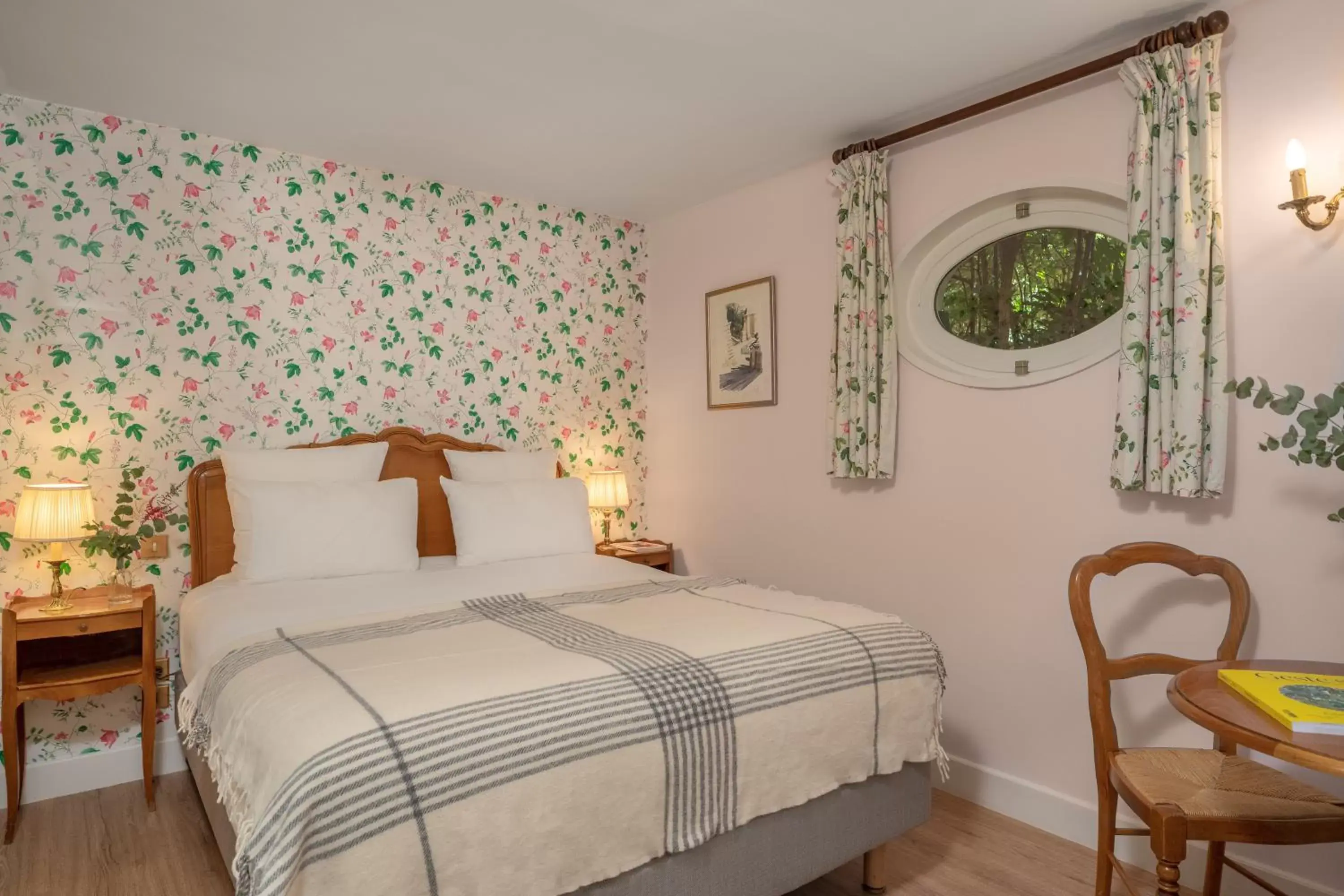 Classic Double Room in Hotel des Grandes Ecoles Classic Double Room in Hotel des Grandes Ecoles