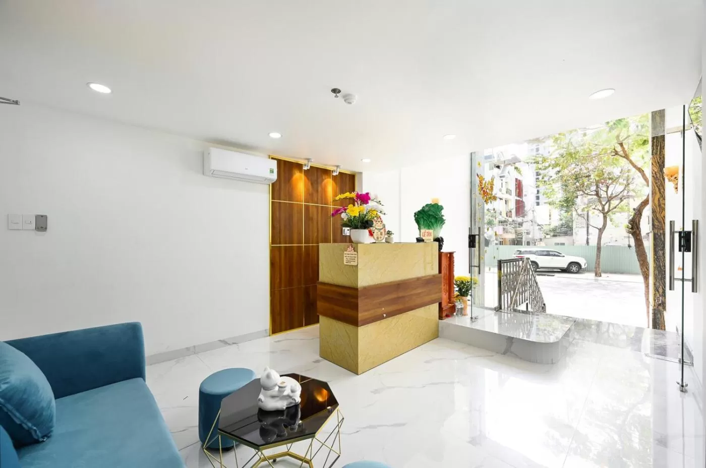 Living room in Lotus Airport Hotel Saigon