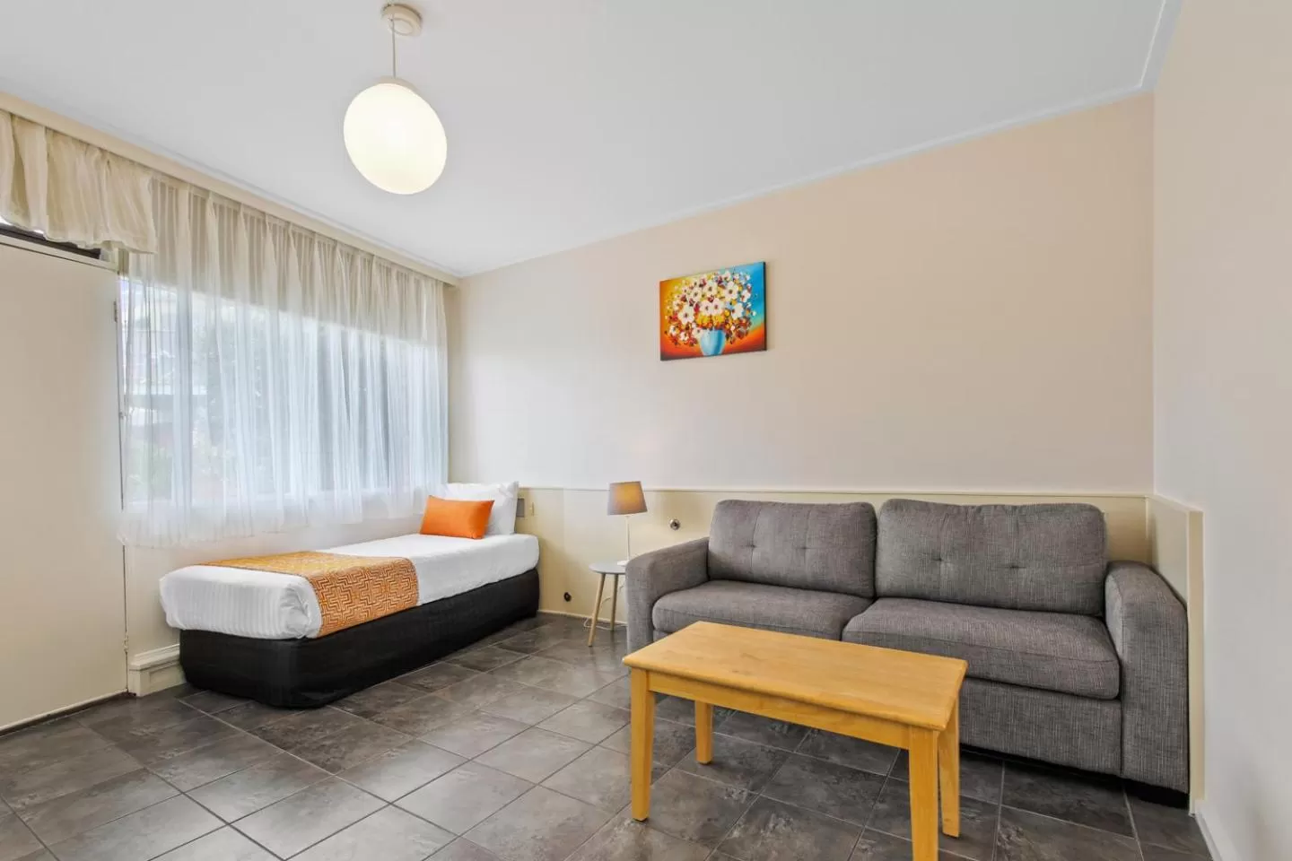 Bed in Comfort Inn & Suites Lakes Entrance