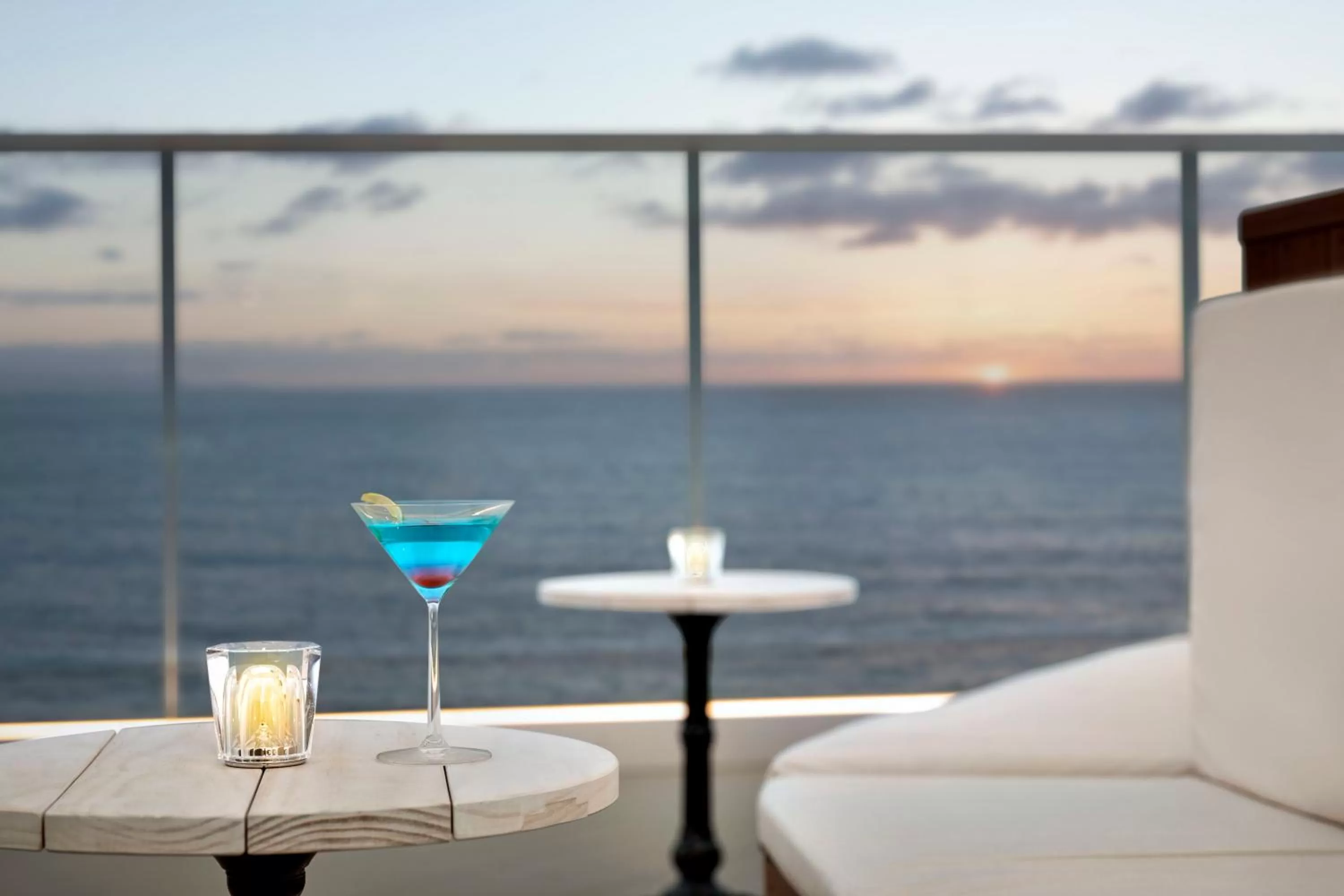 Lounge or bar in Hyatt Regency Tokyo Bay