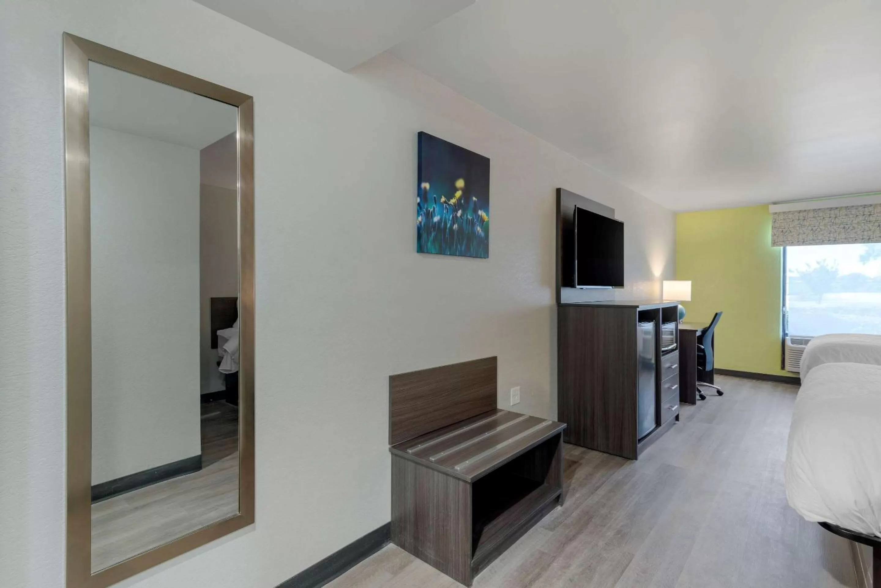 Bedroom, Bed in Clarion Pointe McDonough