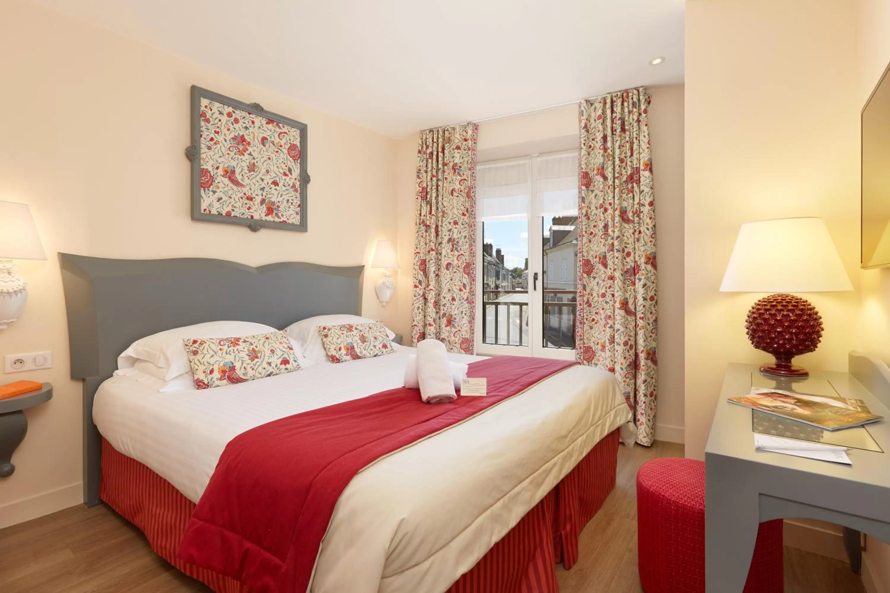 Bed in Relais des Trois Châteaux Hôtel-Restaurant - Teritoria