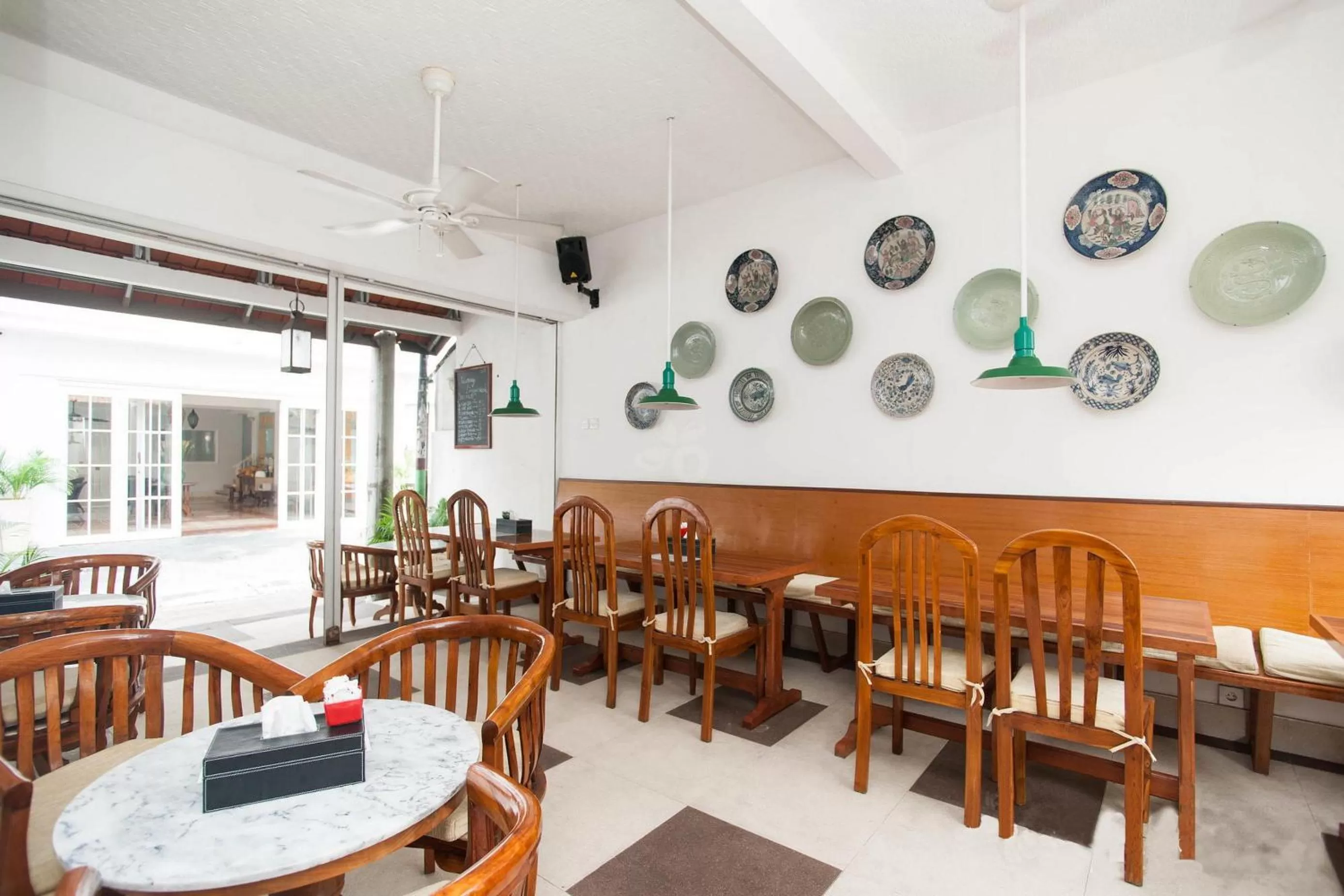 Restaurant/places to eat in Samsara Inn