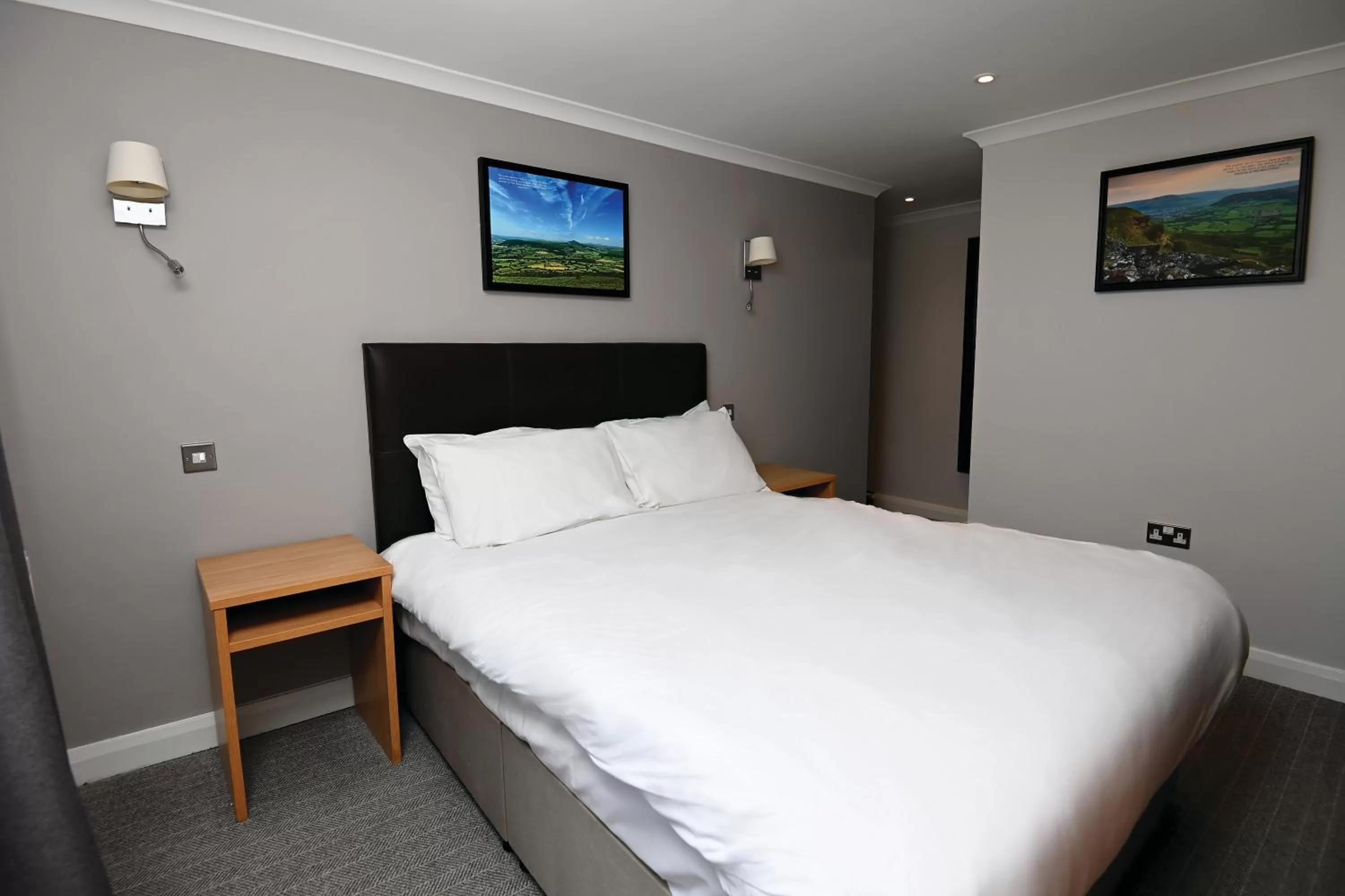 Bedroom, Bed in Lamb & Flag Inn