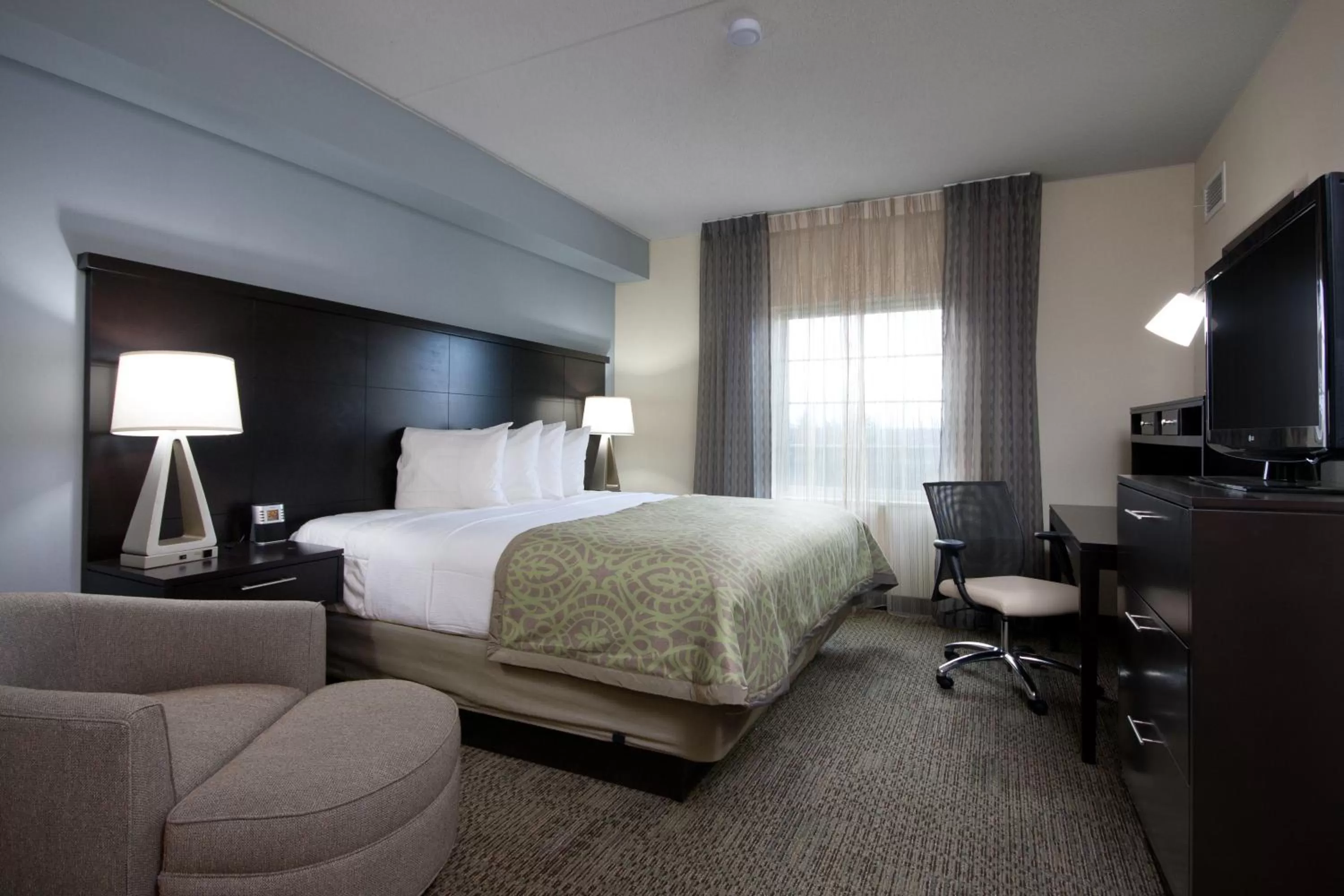 Bed in Staybridge Suites Buffalo-Amherst by IHG