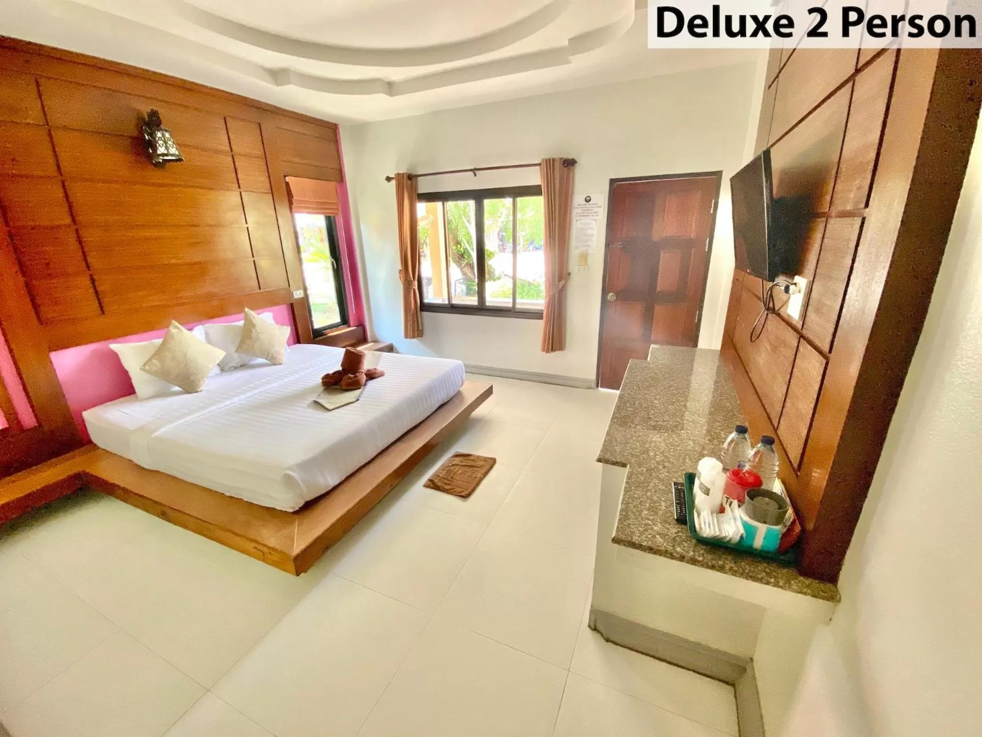 Photo of the whole room, Bed in Lanta Emerald Bungalow