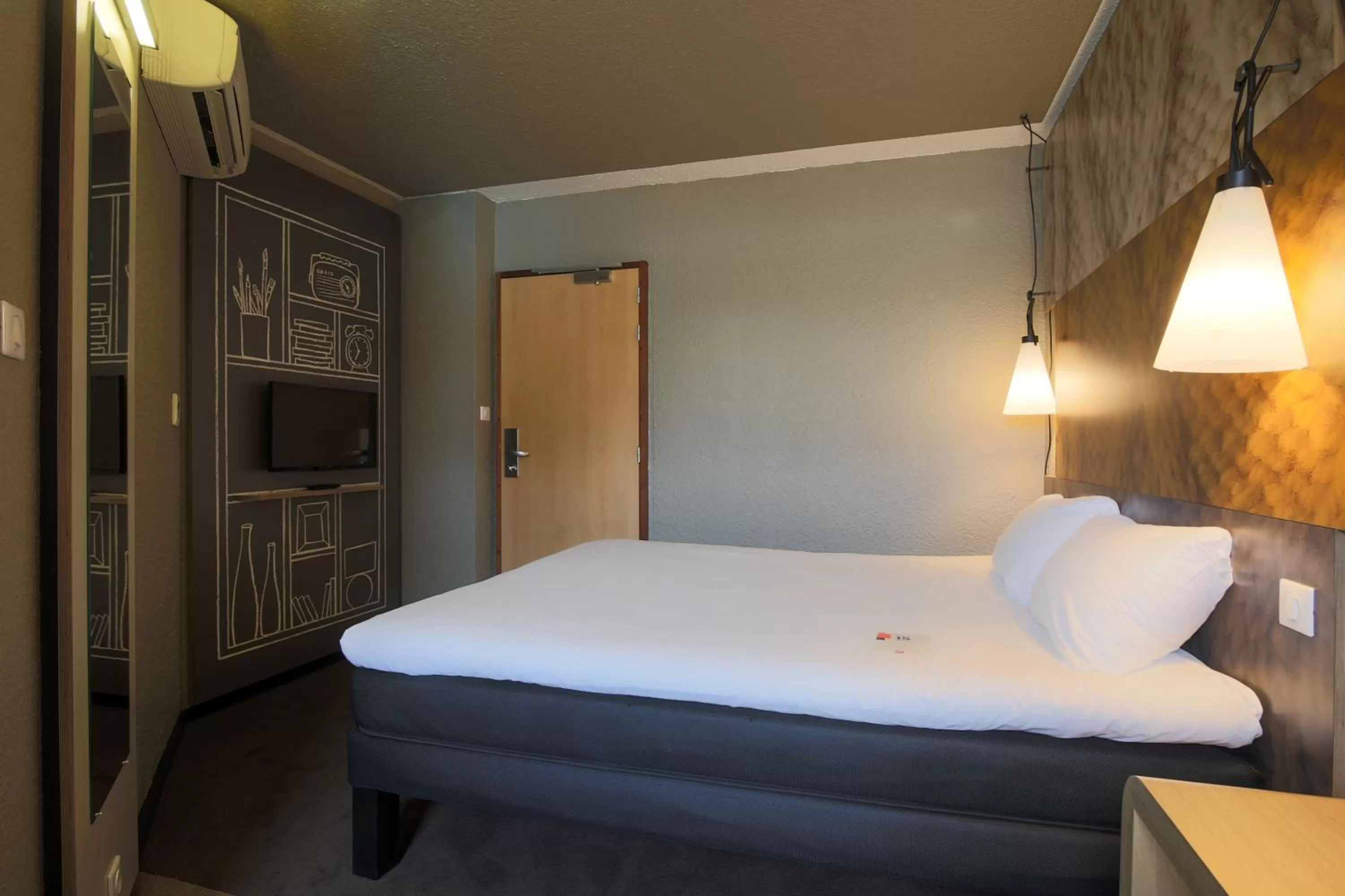 Bed in ibis Montauban