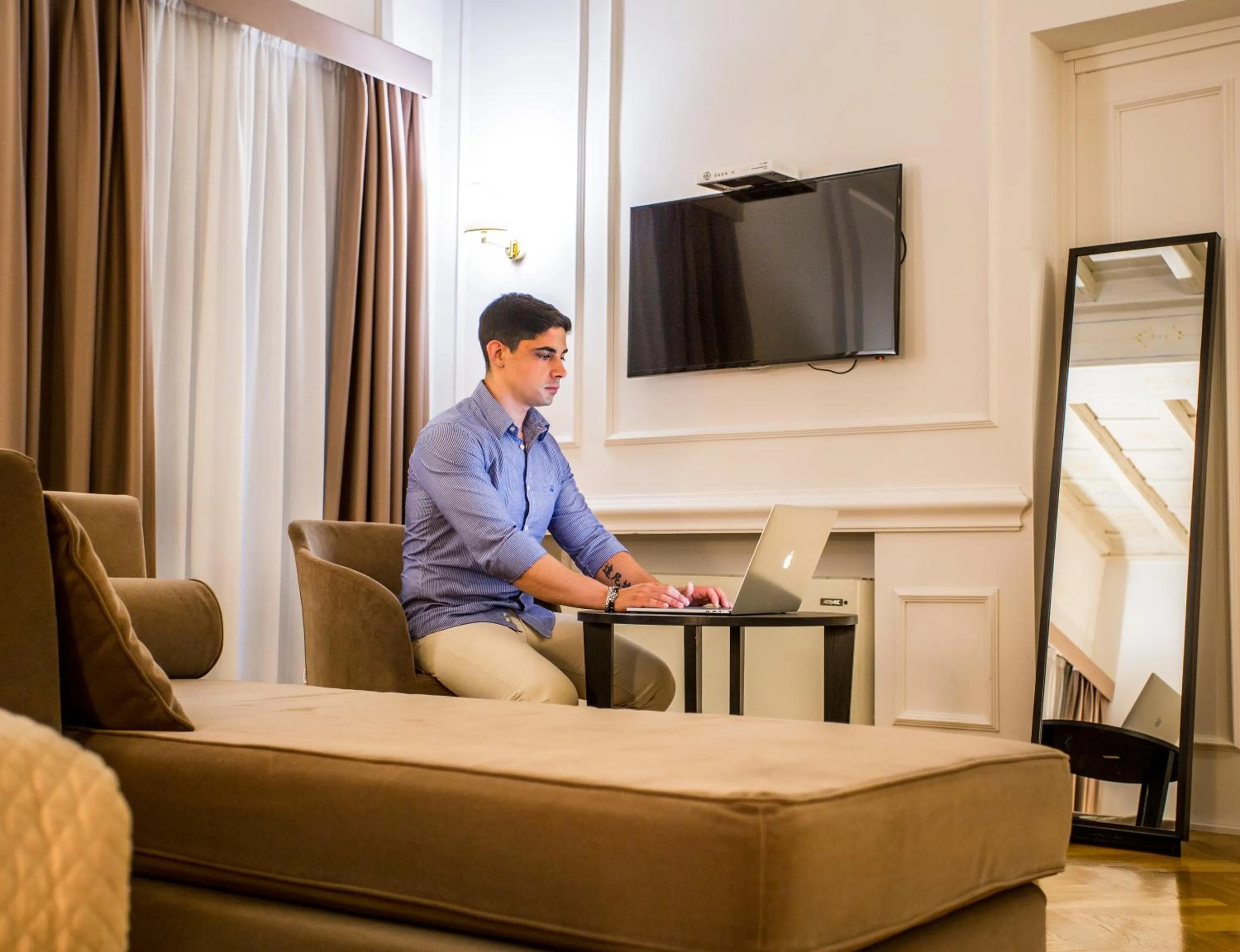 Staff in Splendor Suite Rome - Suites & Apartments