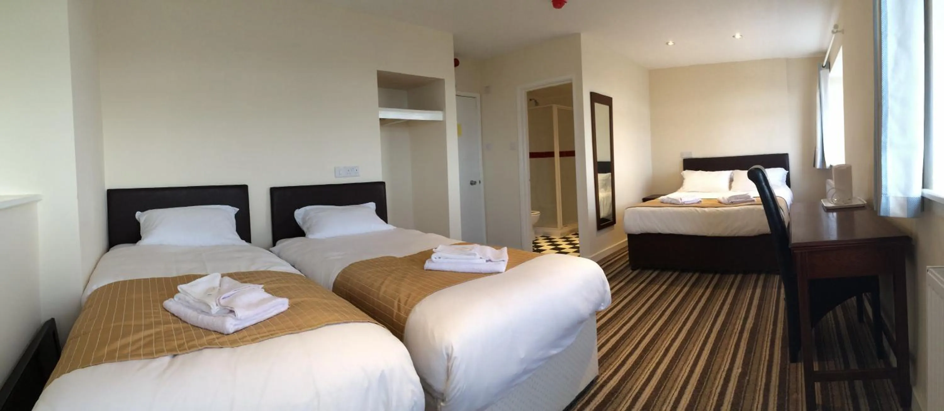 Shower in Sunny Days Hotel