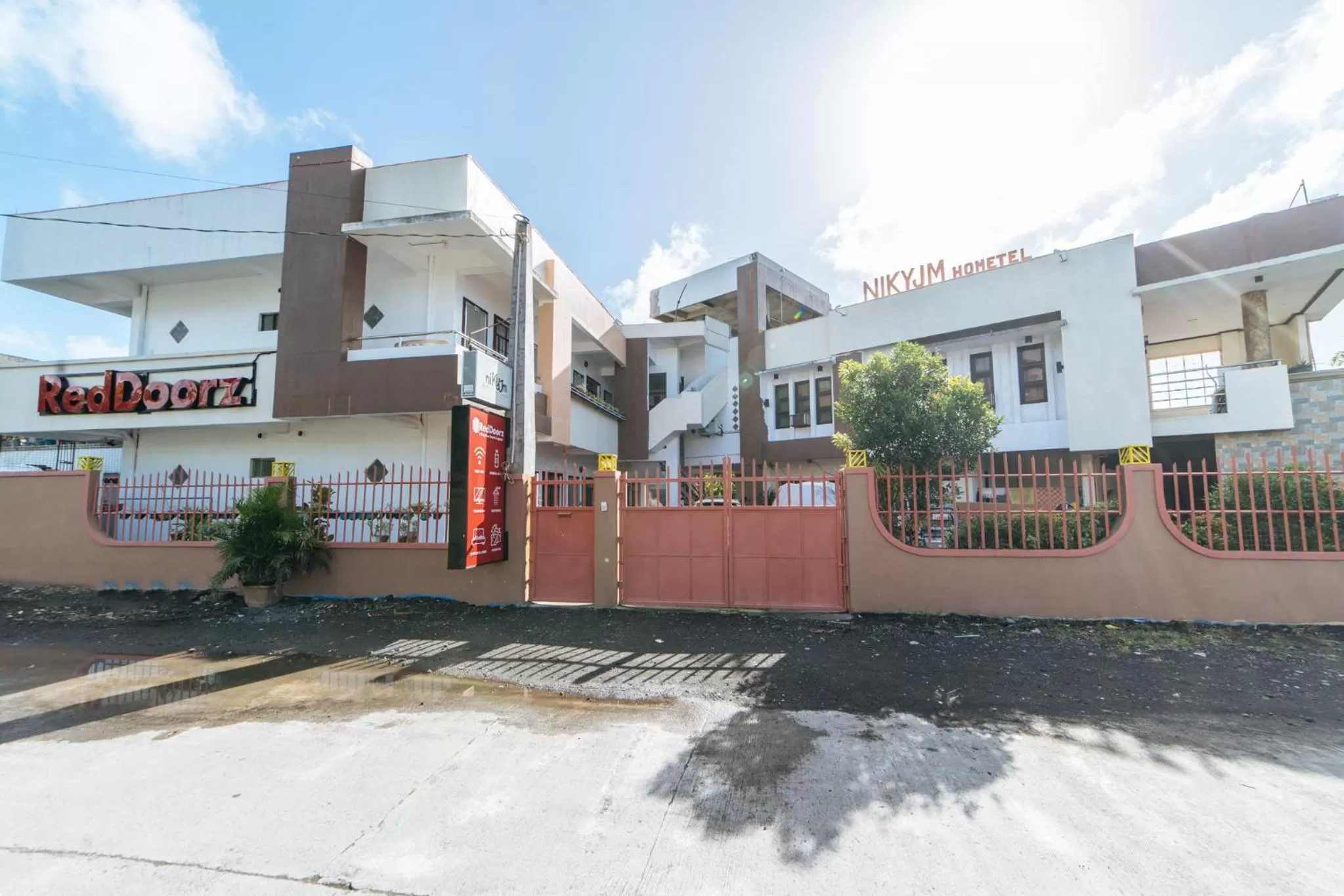 Property building in RedDoorz at Pag Asa Rawis Legazpi