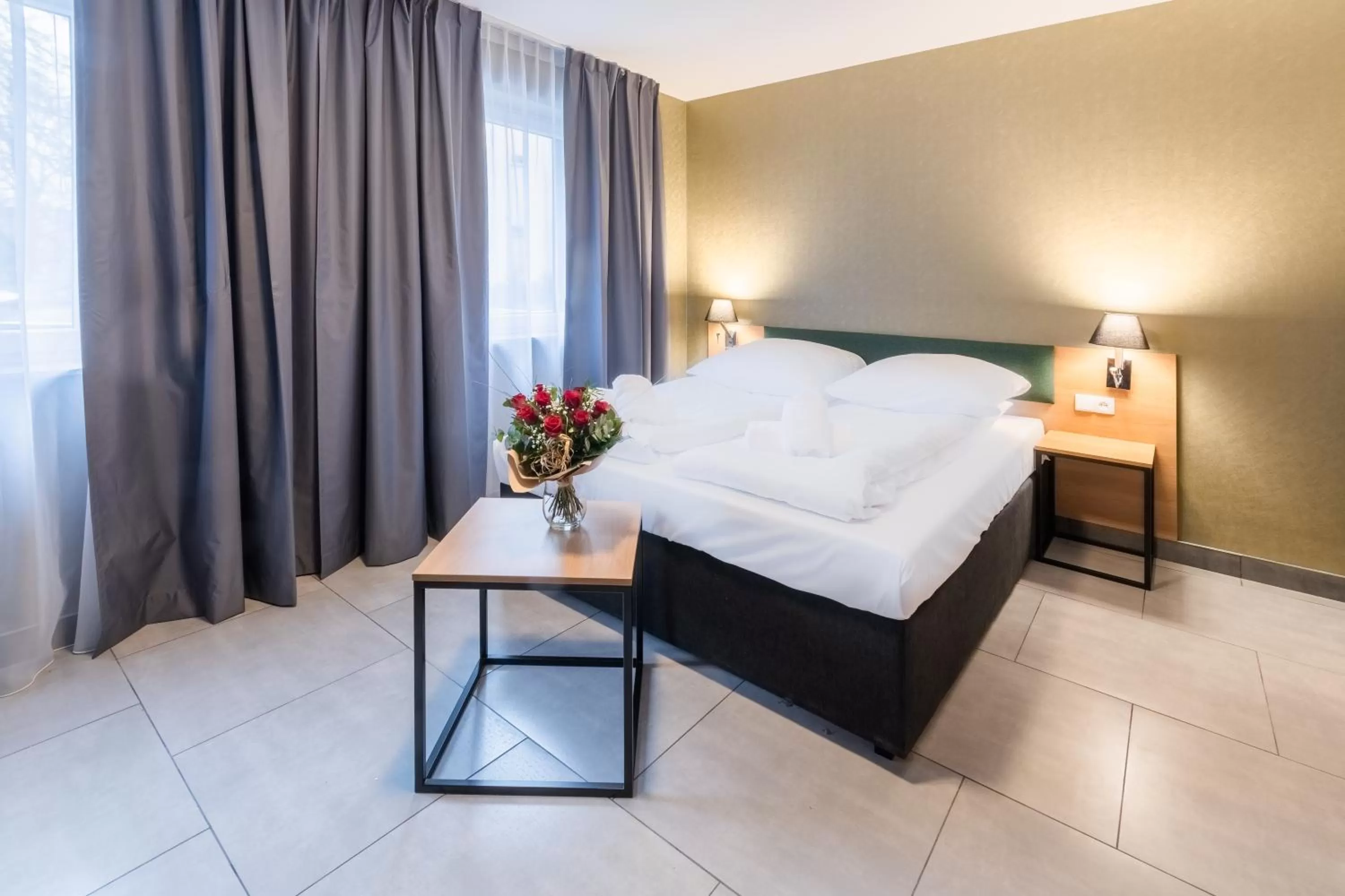 Bed in Hotel Lantier & Swimming Pool Zone