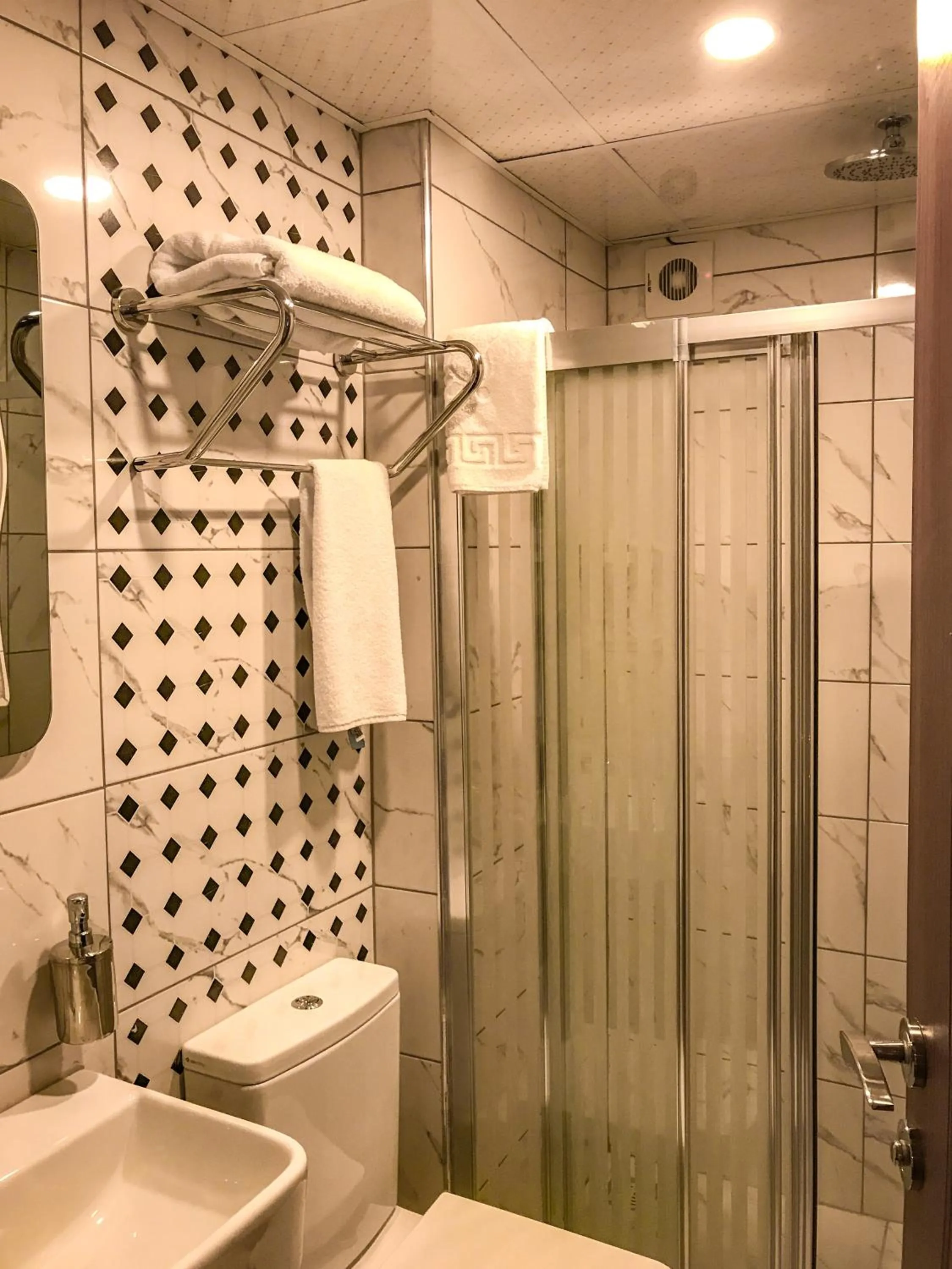 Shower in Sultanahmet Nu Hotel