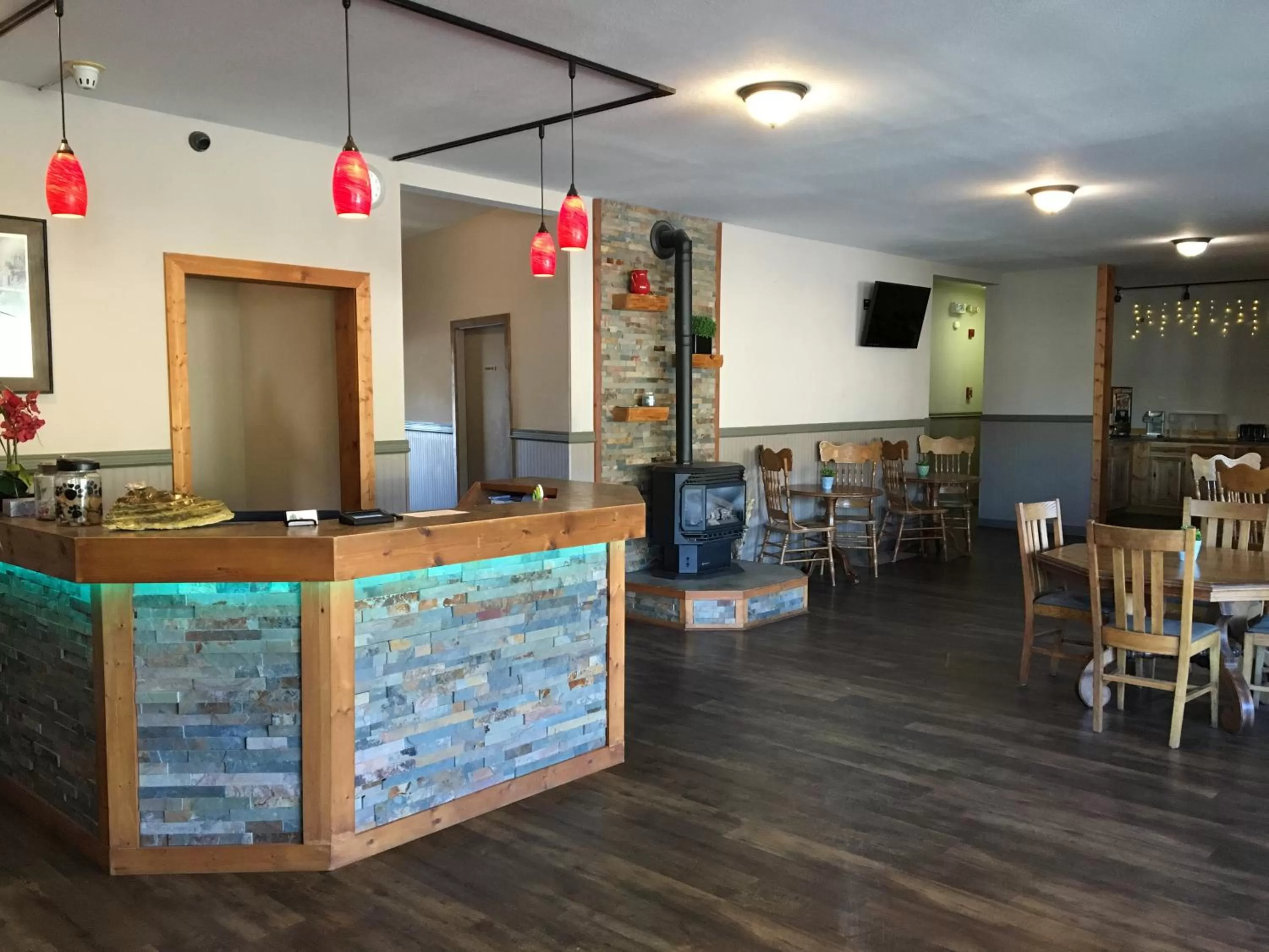 Lobby or reception in Timber Lodge Inn
