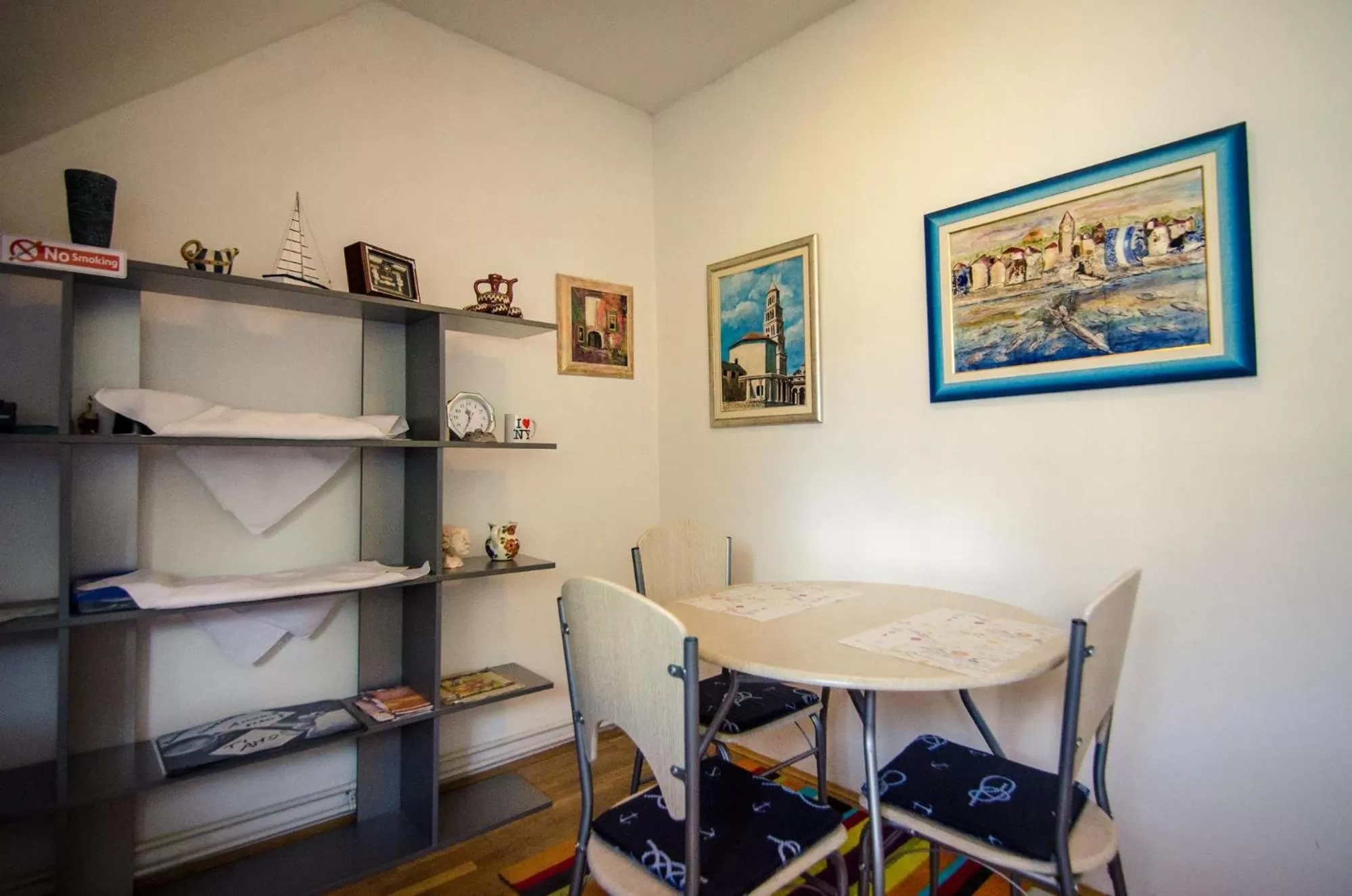 Apartment & Rooms Miboti