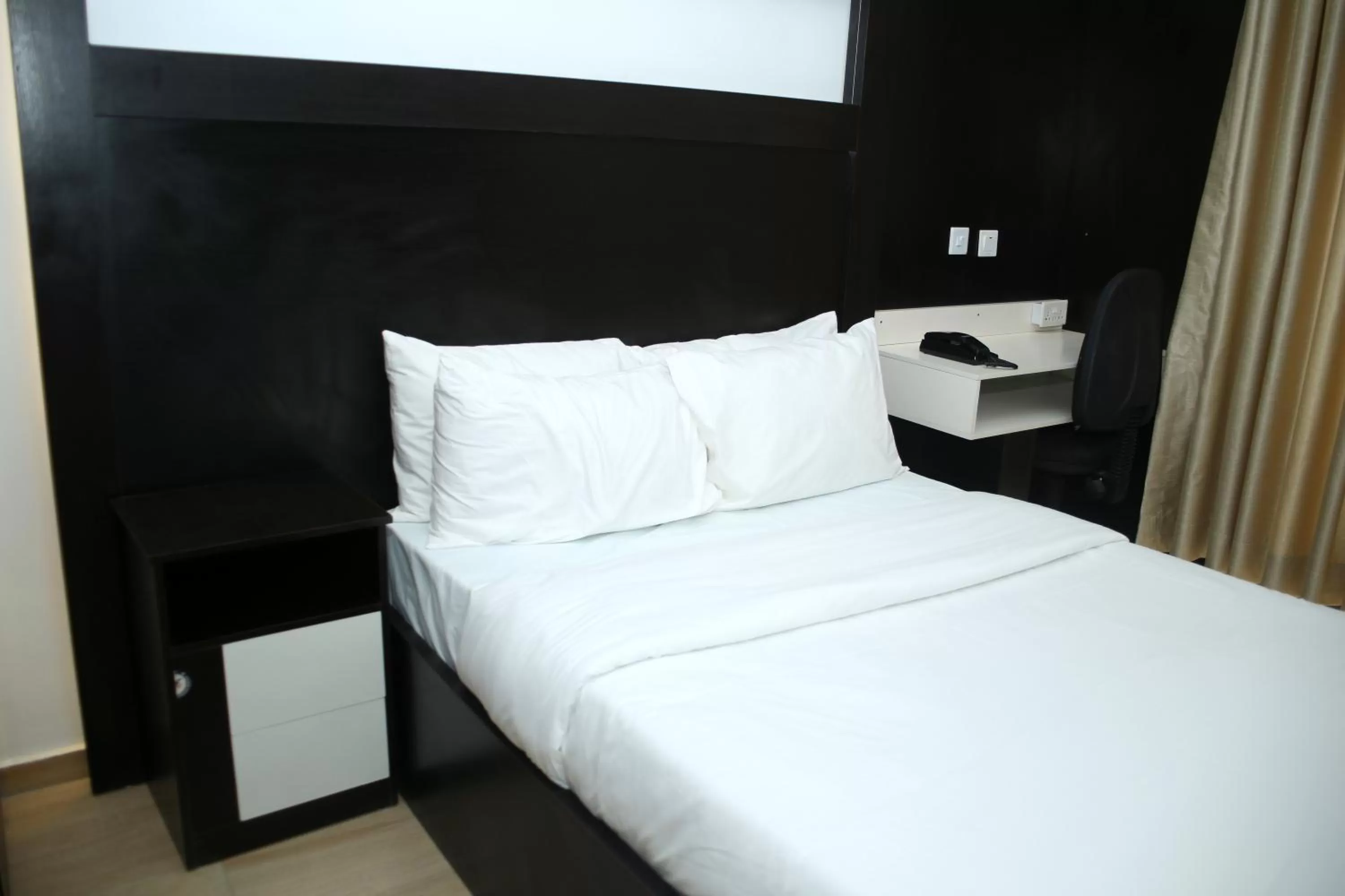 Bed in Hotel Capitol