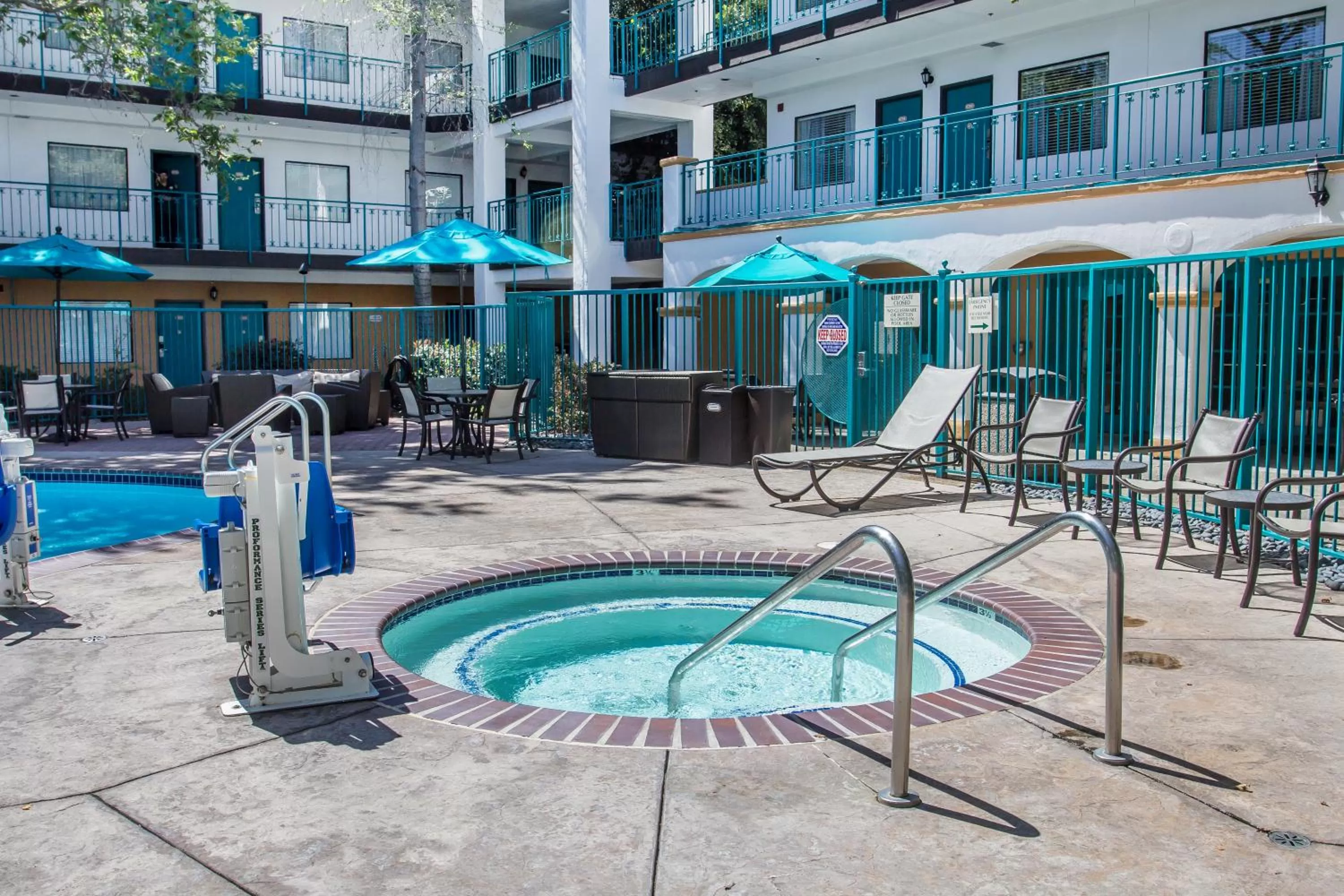 Hot Tub in Quality Suites Downtown San Luis Obispo
