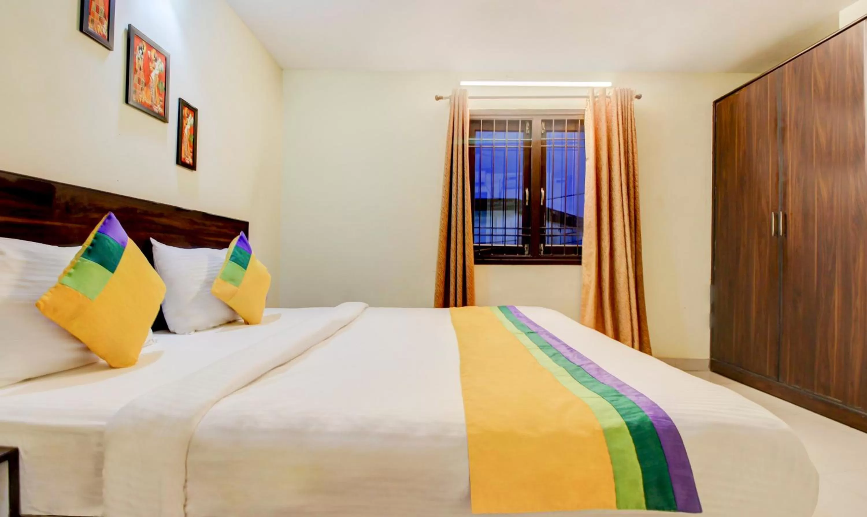 Bed in Itsy By Treebo - Royal Monarch