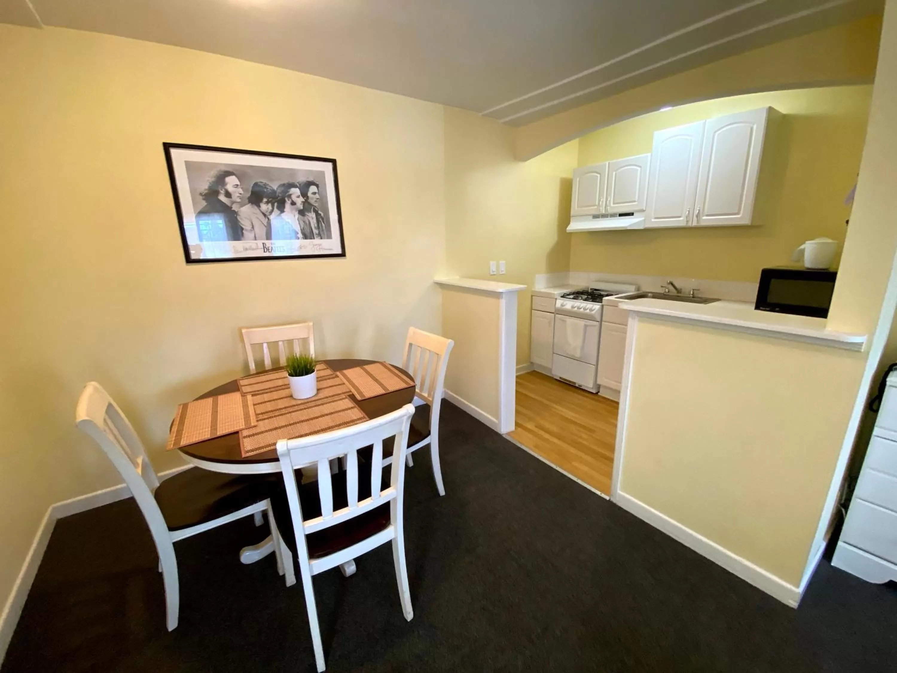 Kitchen or kitchenette in Hollywood Celebrity Hotel