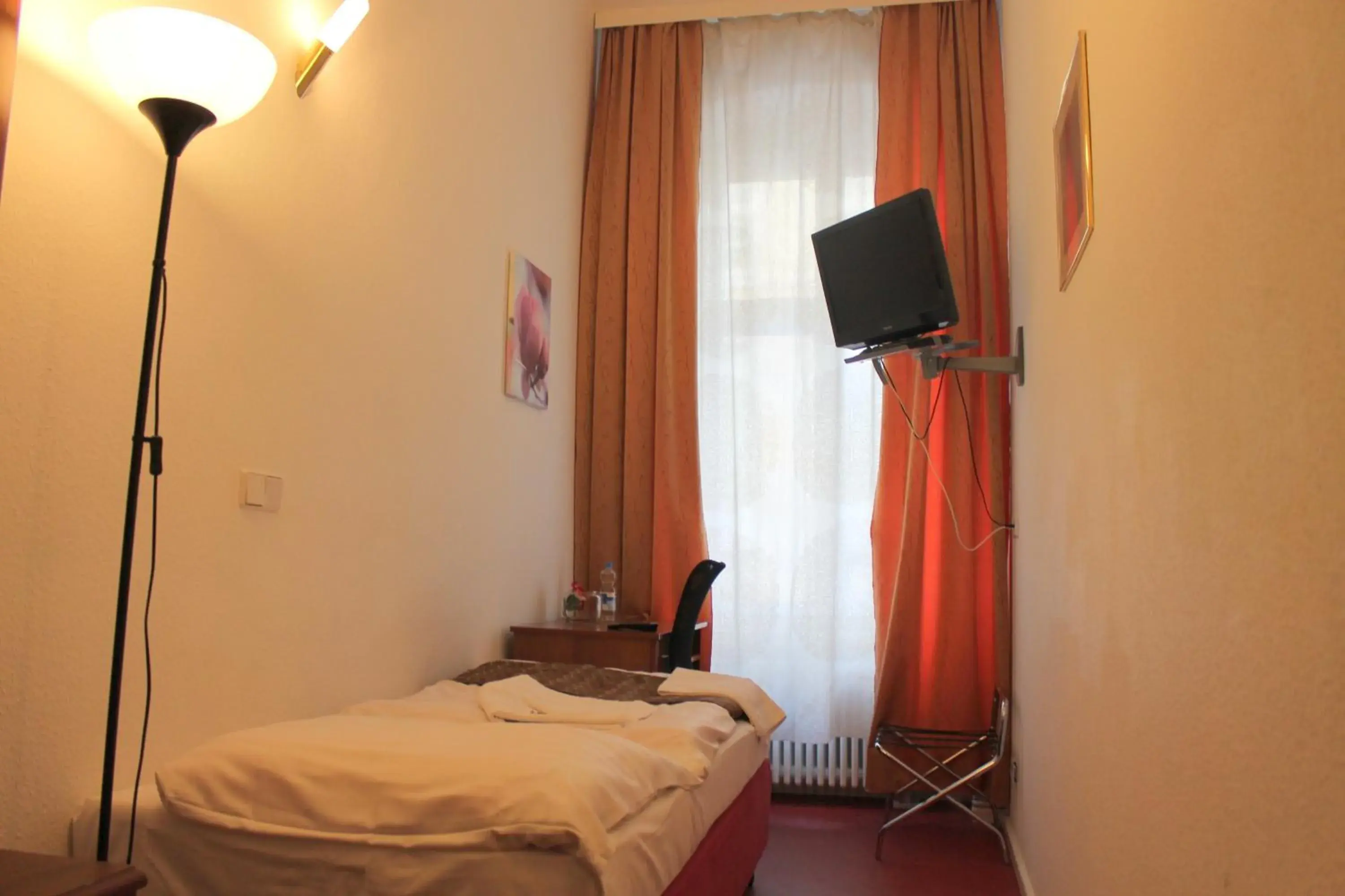 Single Room in Hotel Amelie Berlin Single Room in Hotel Amelie Berlin