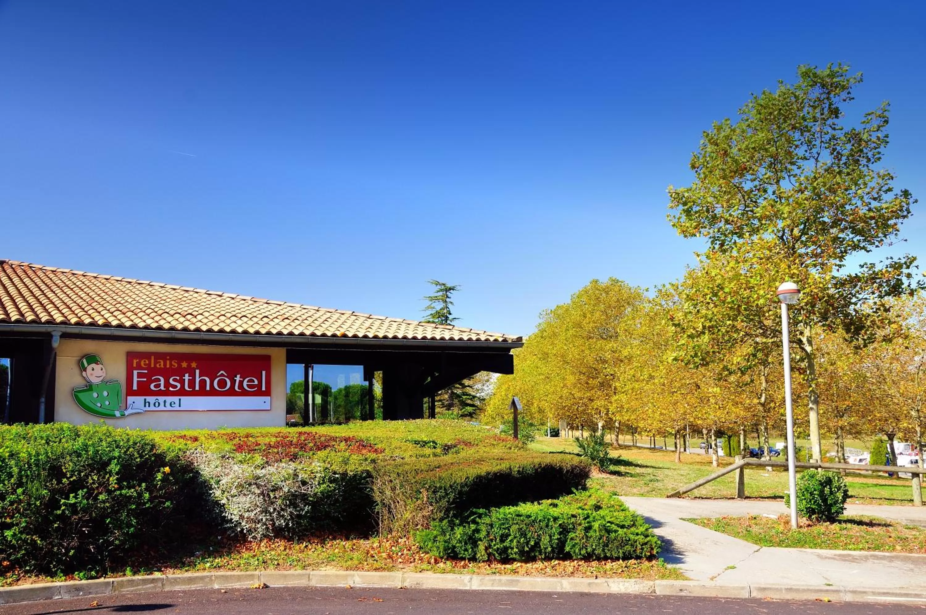 Facade/entrance in Relais Fasthotel Port Lauragais