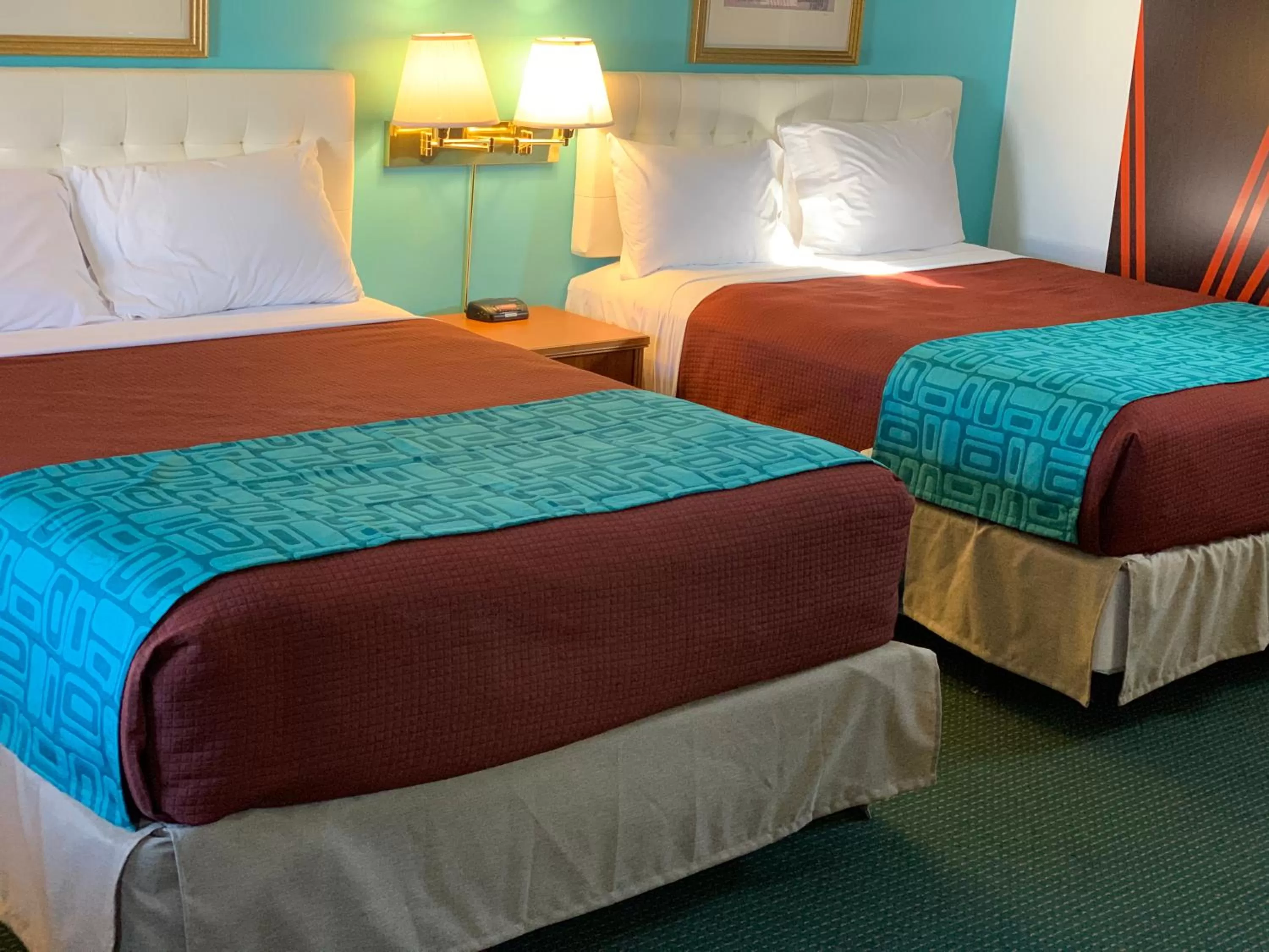 Bed in Howard Johnson by Wyndham Williamstown