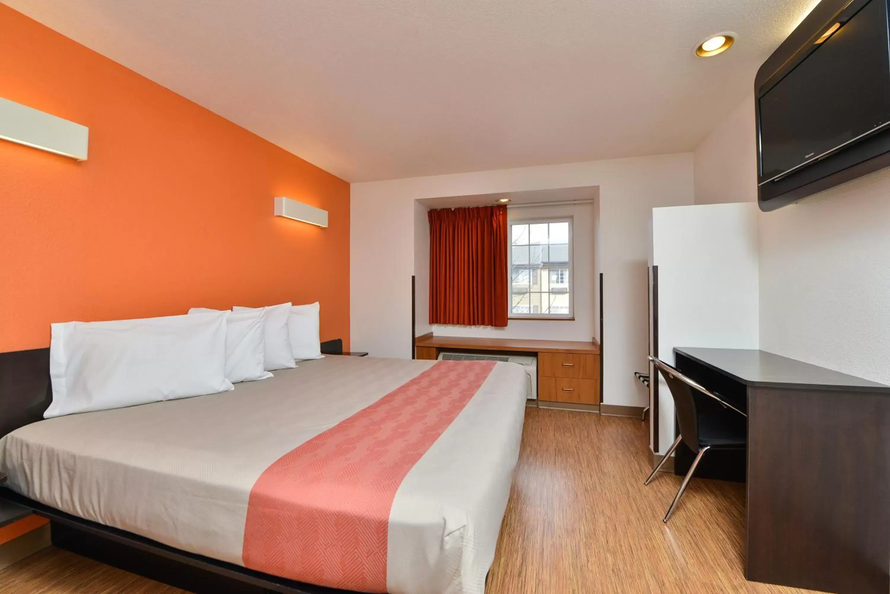 King Room - single occupancy - Disability Access - Non-Smoking in Motel 6-Meridian, ID - Boise W King Room - single occupancy - Disability Access - Non-Smoking in Motel 6-Meridian, ID - Boise W