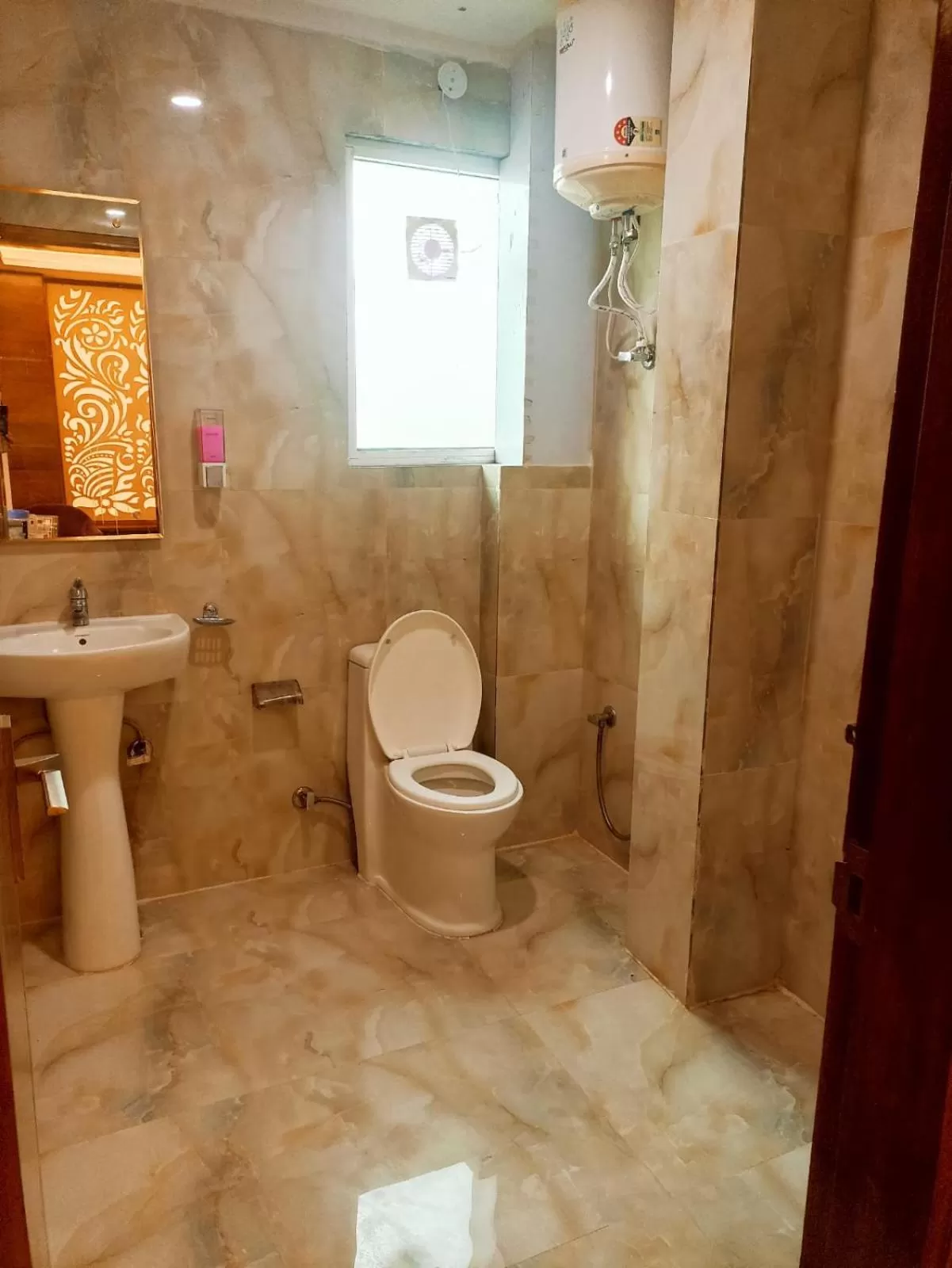 Toilet in The Hotel Mohit -5 Minutes Walk From New Delhi Railway Station - Paharganj