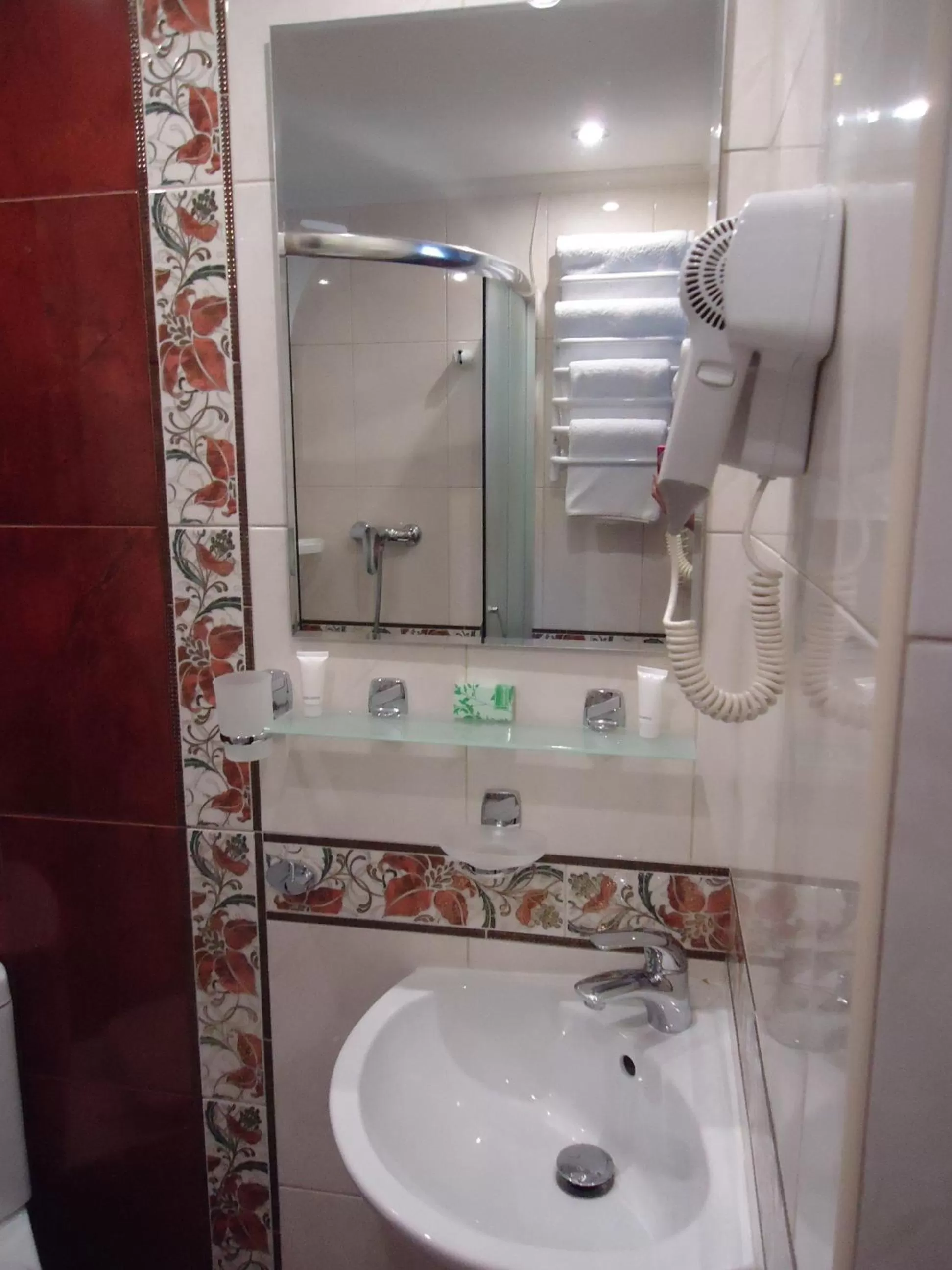 Shower, Bathroom in Shalanda