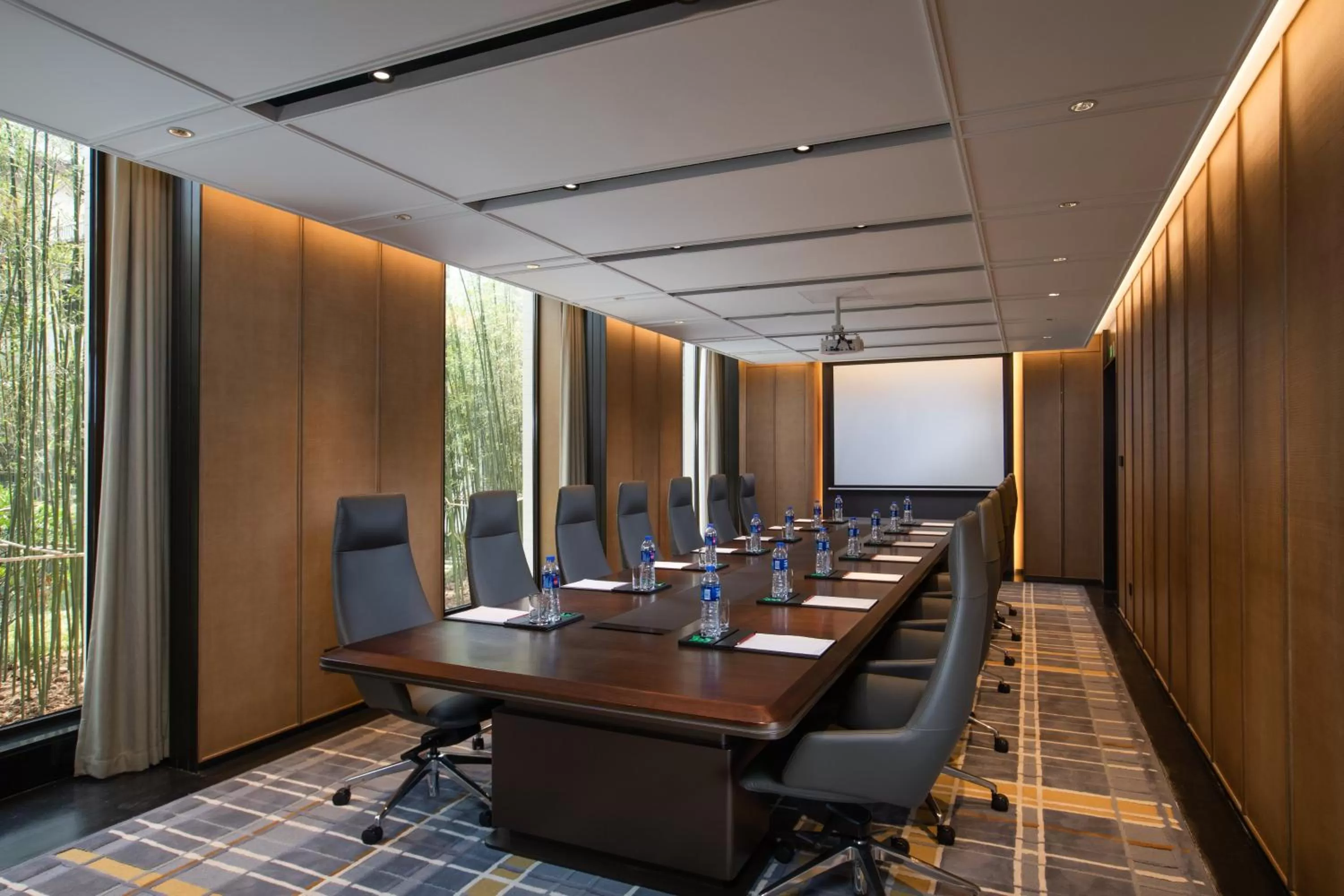 Meeting/conference room in HUALUXE Xi'an Tanghua by IHG