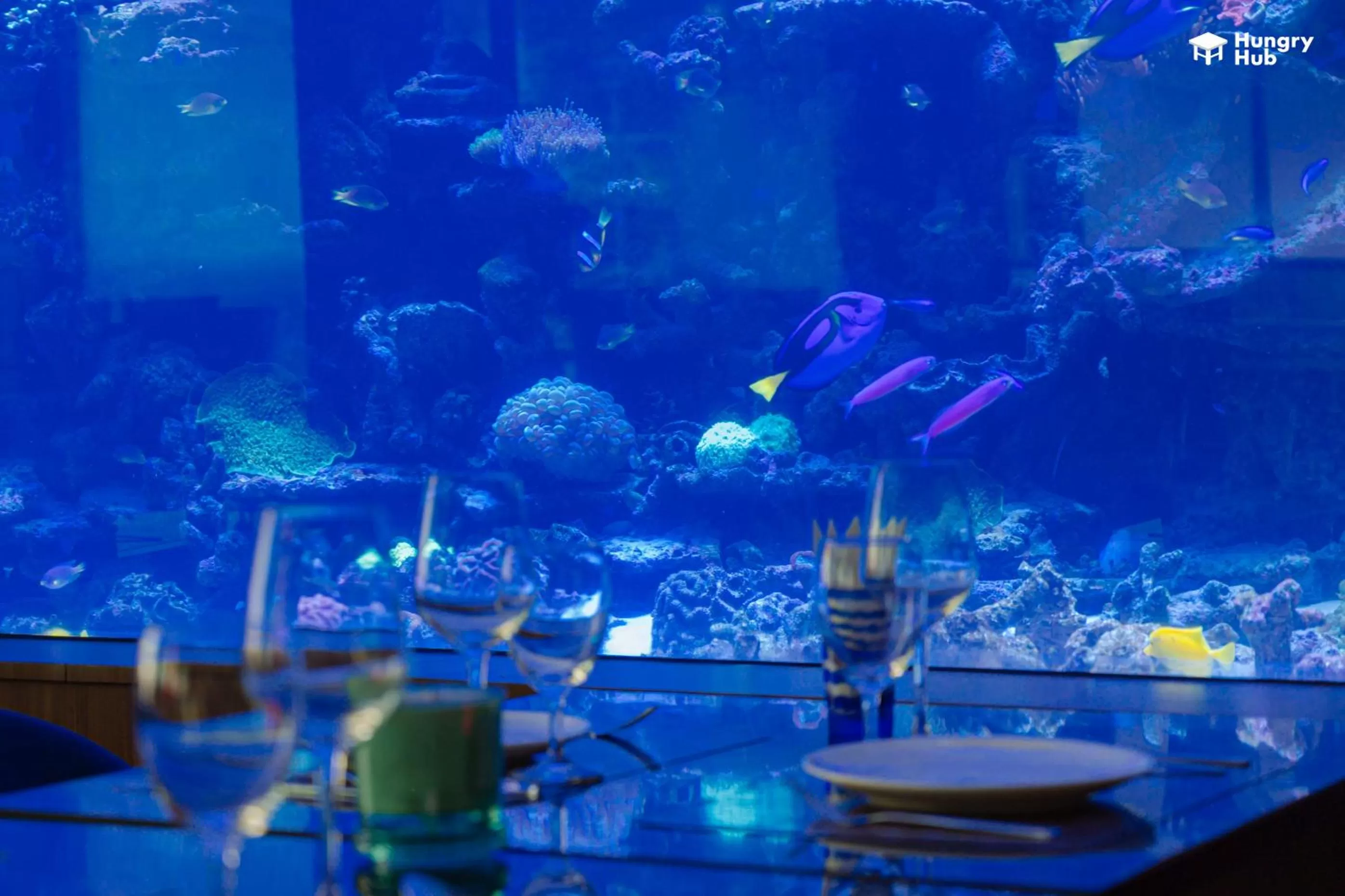 Restaurant/places to eat in V20 Boutique Jacuzzi Hotel