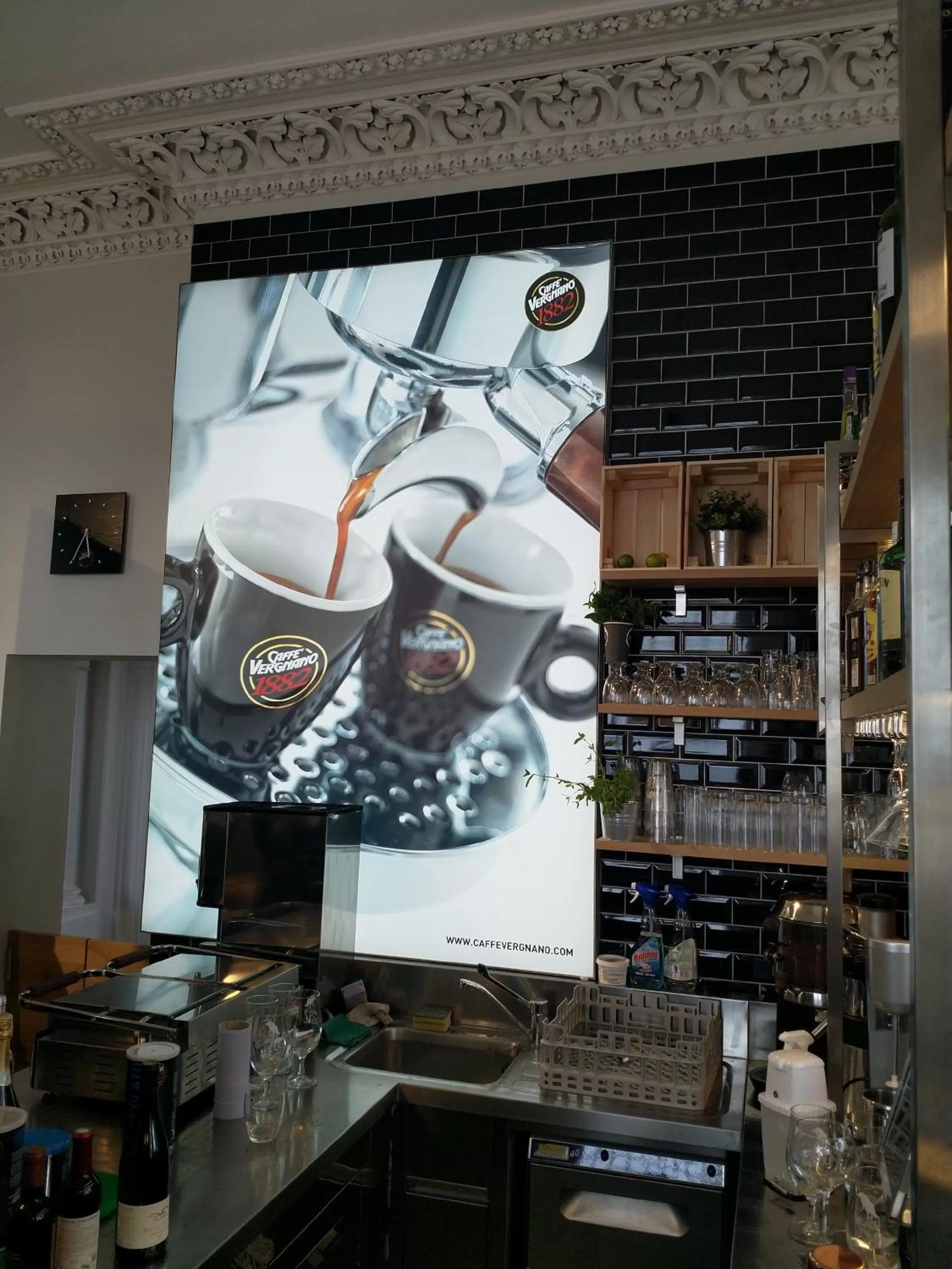 Restaurant/places to eat in The Strand Hotel, the former residence of Oscar Wilde