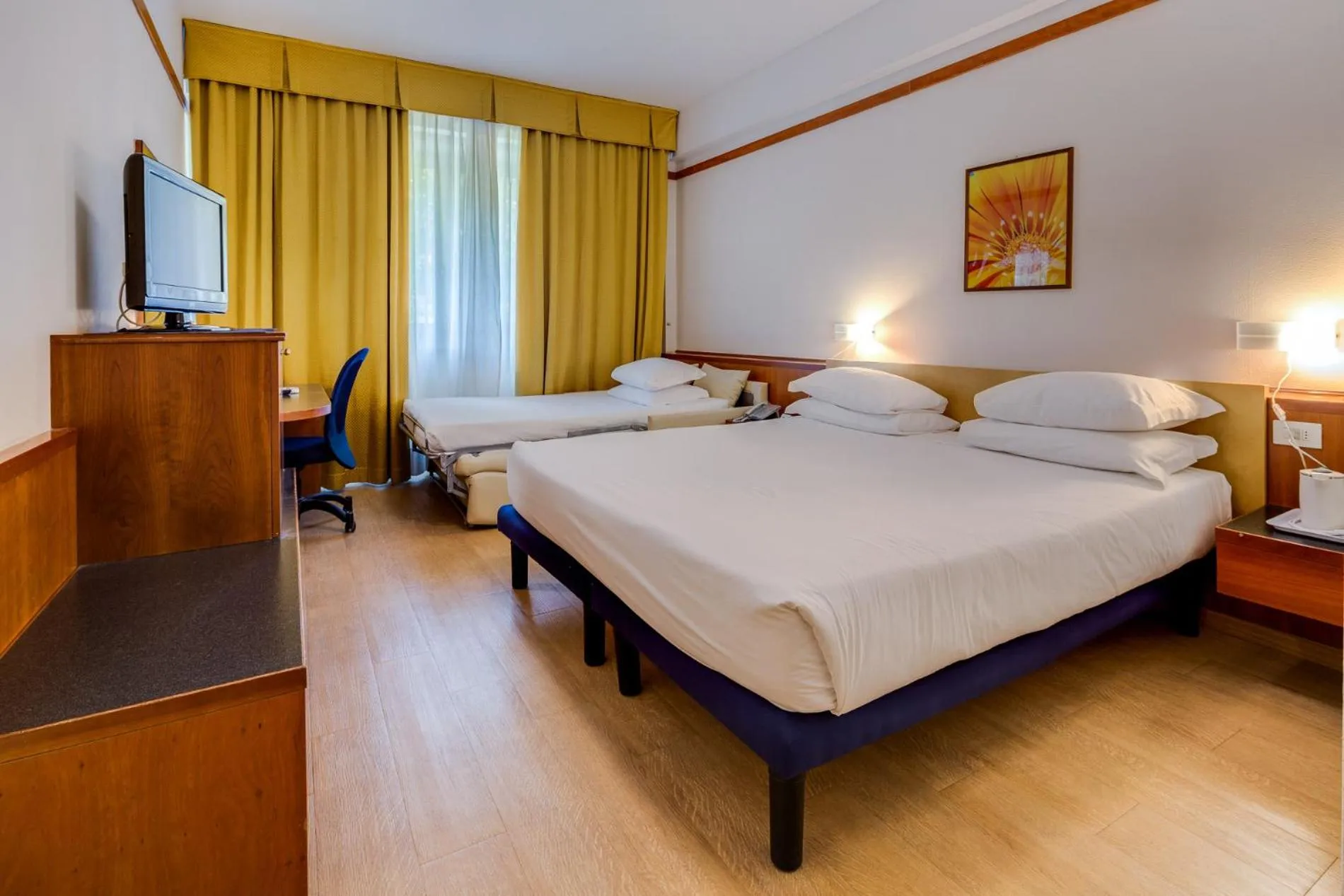 Photo of the whole room, Bed in Best Western City Hotel
