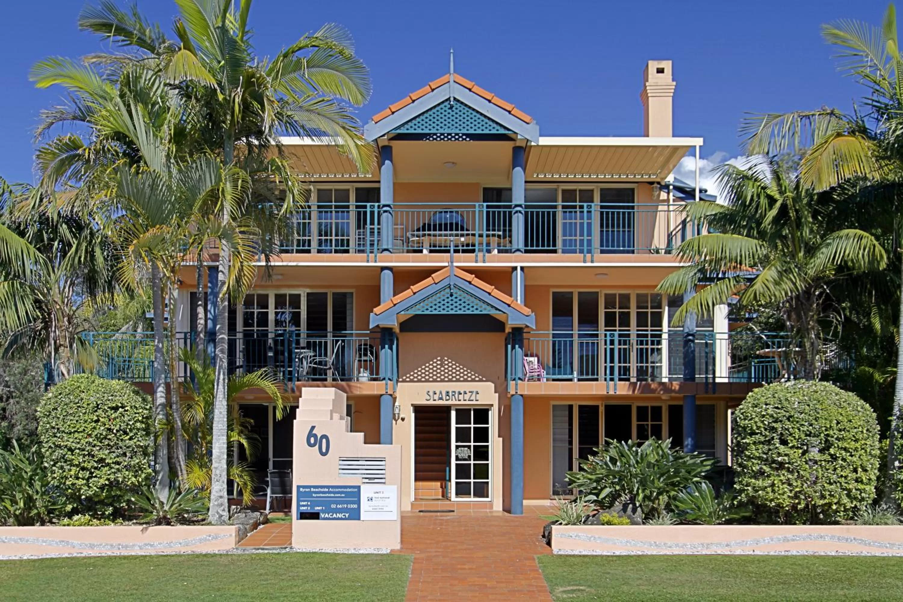Facade/entrance in Sea Breeze on Main Beach