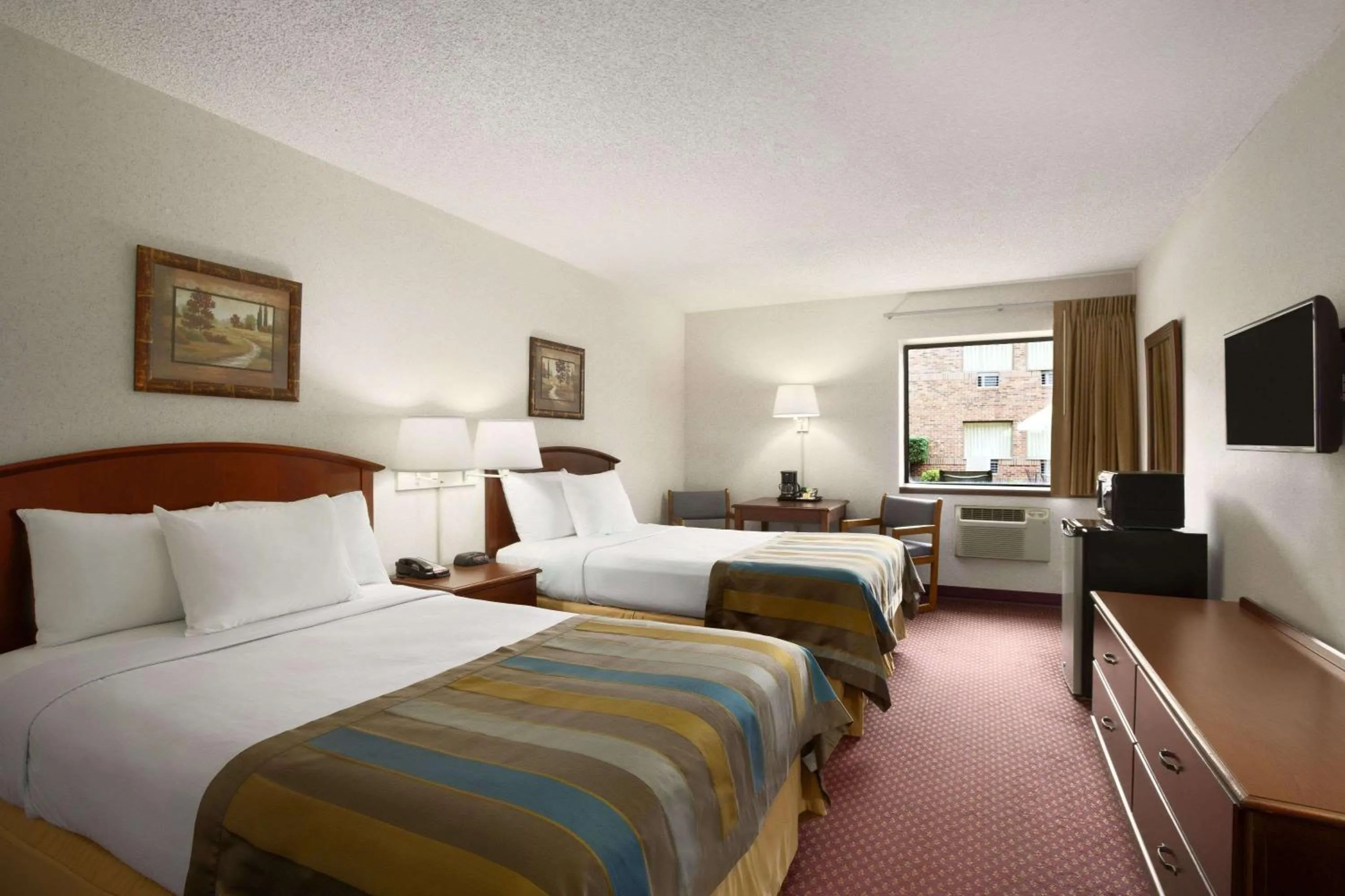 Photo of the whole room, Bed in Days Inn by Wyndham Middletown