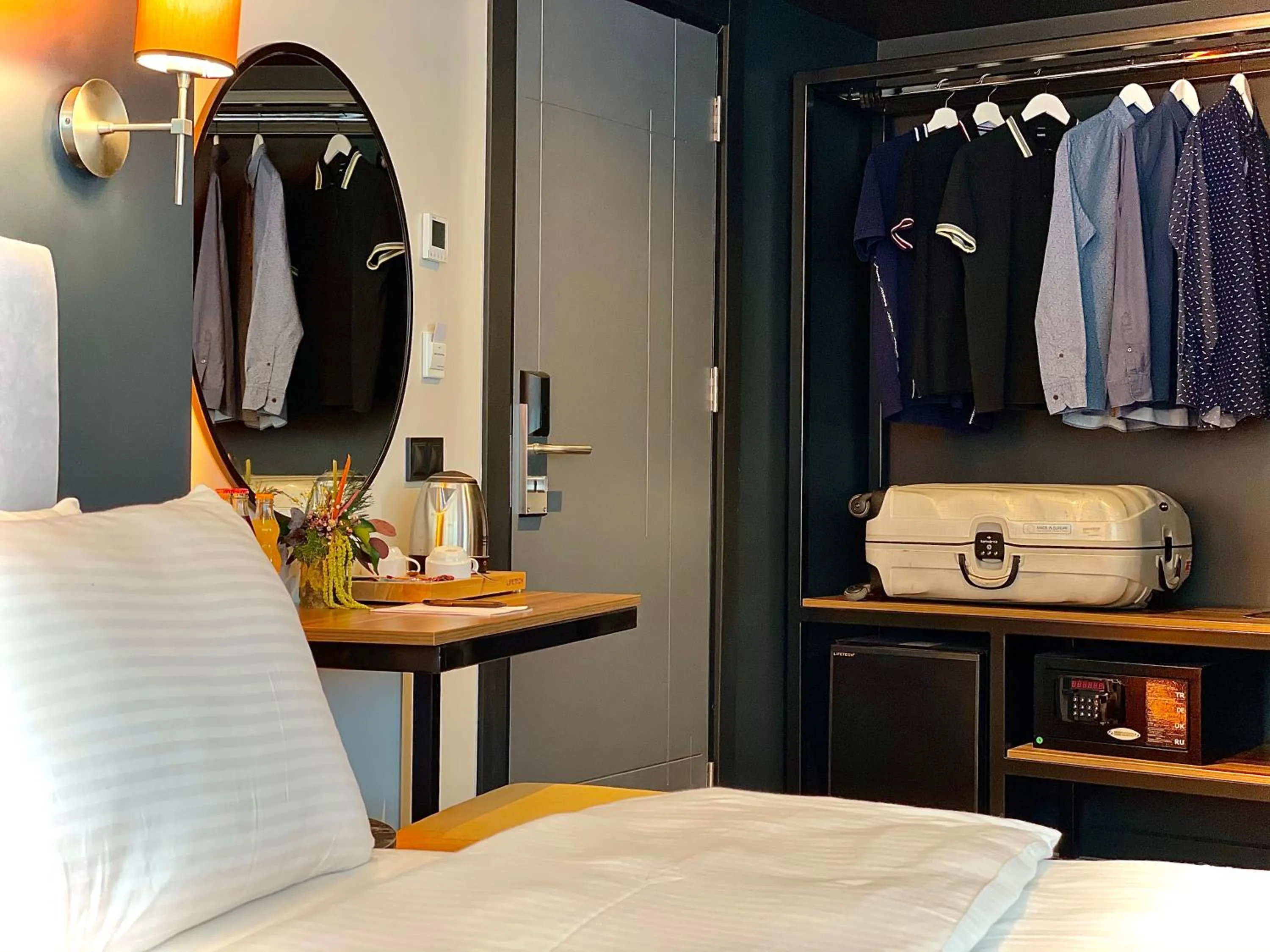 Bedroom, Bed in Weingart Istanbul