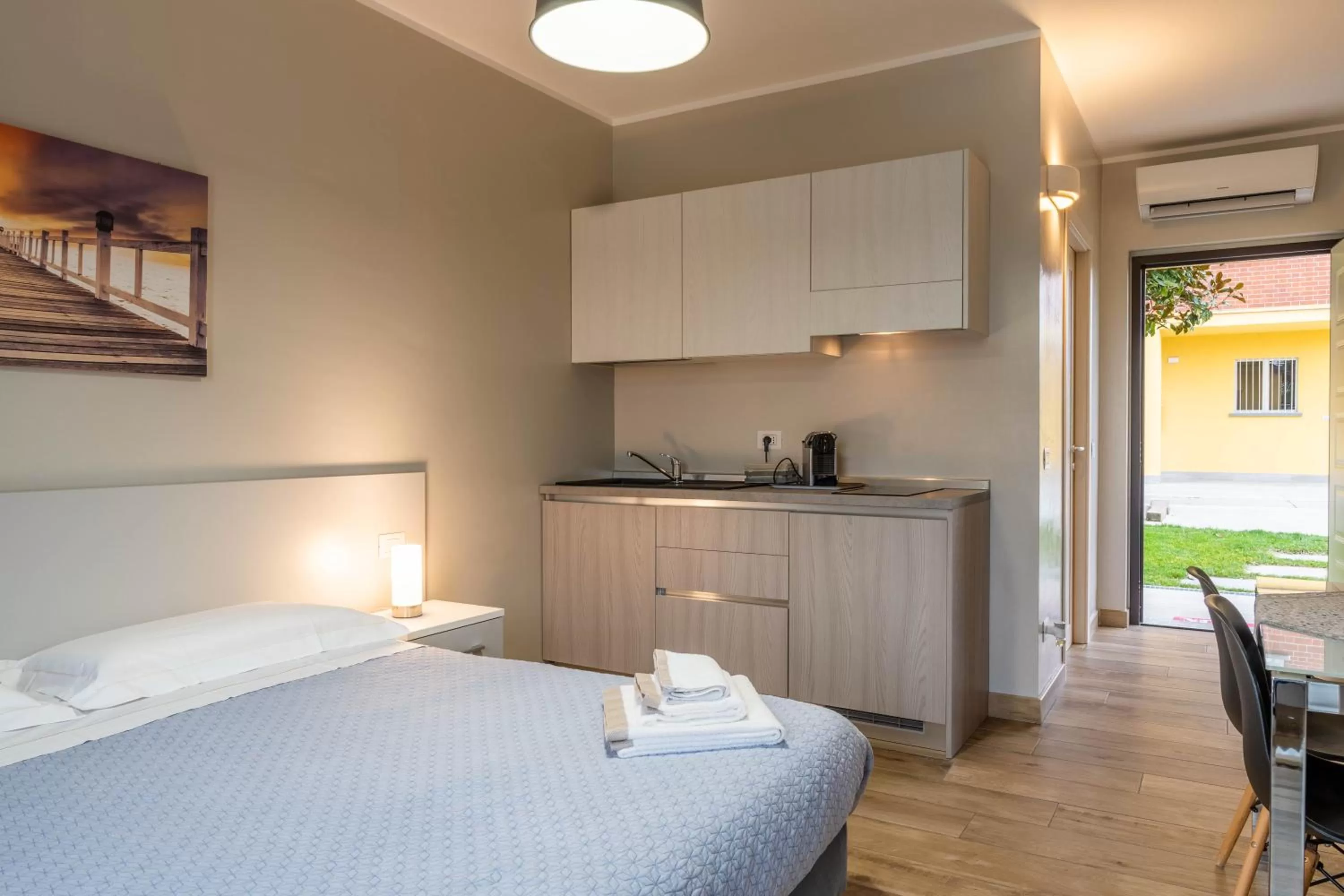 Photo of the whole room, Bed in Residence Le Palme