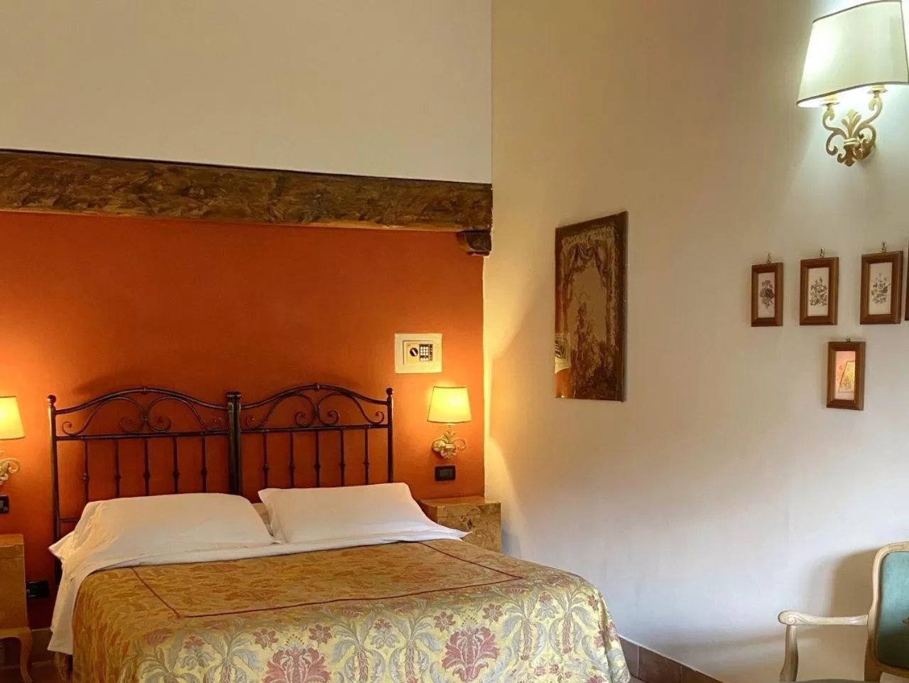 Bedroom, Bed in Albergo delle Drapperie