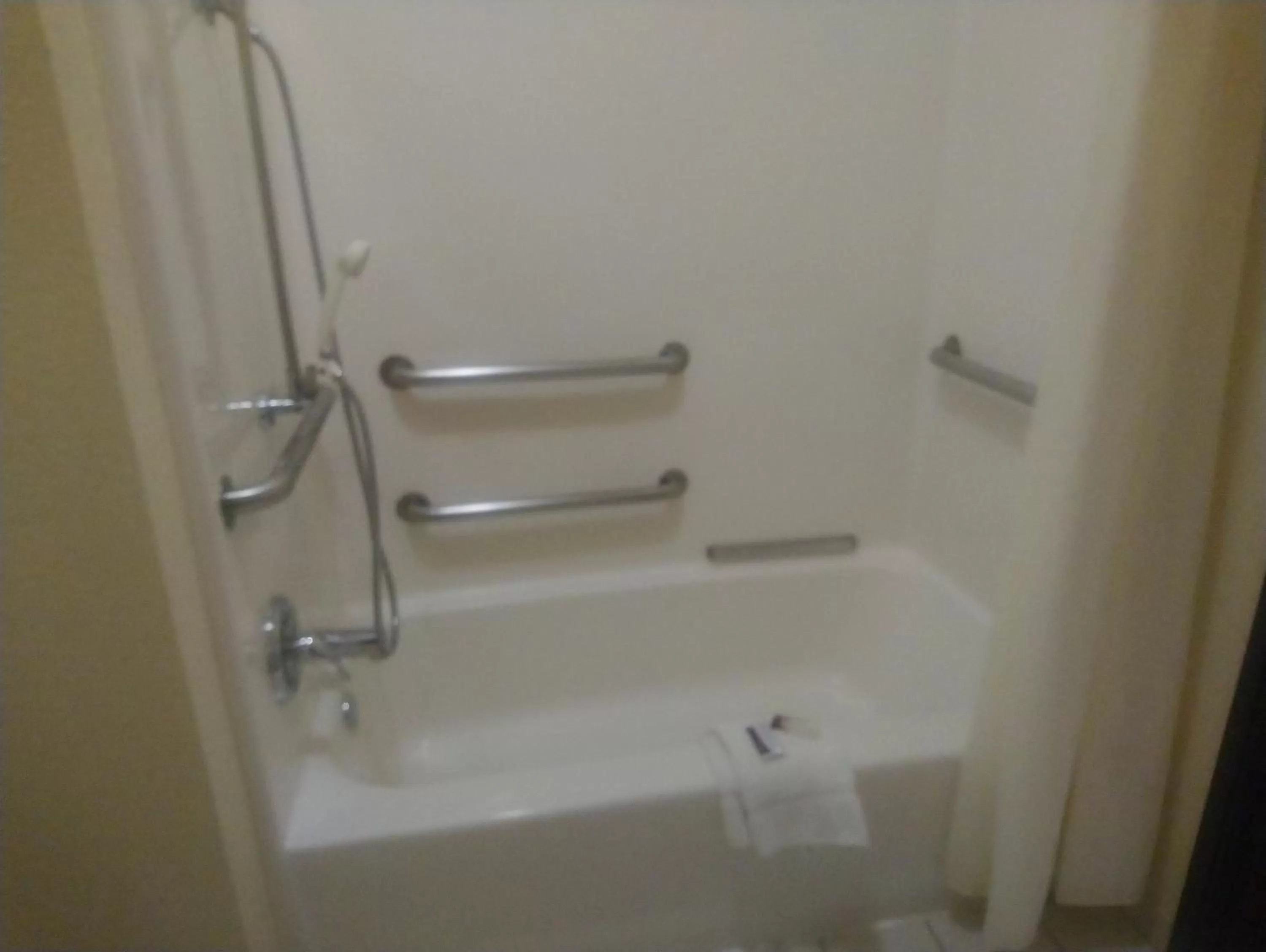 Bathroom in Geneva Motel