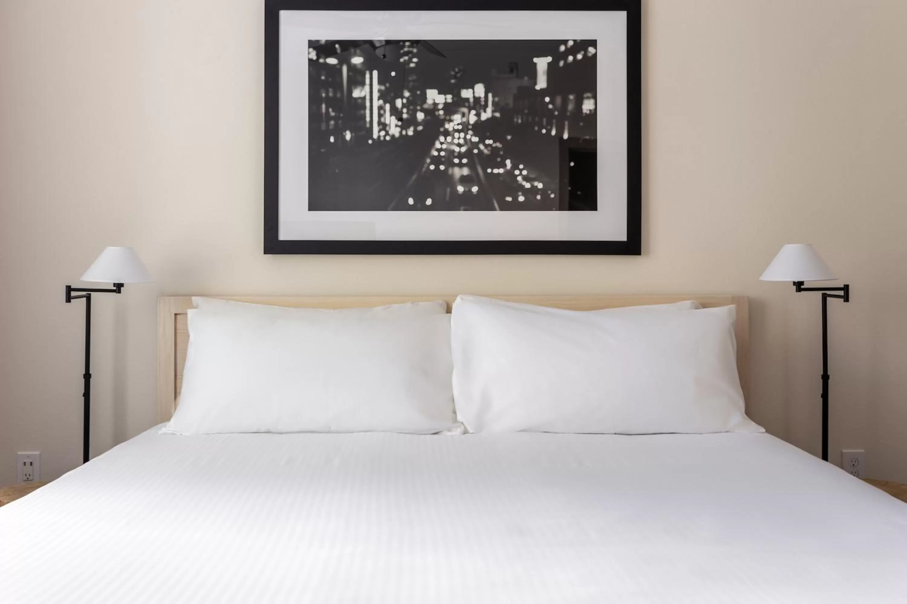 Bed in Kasa Love Field-Medical District Dallas