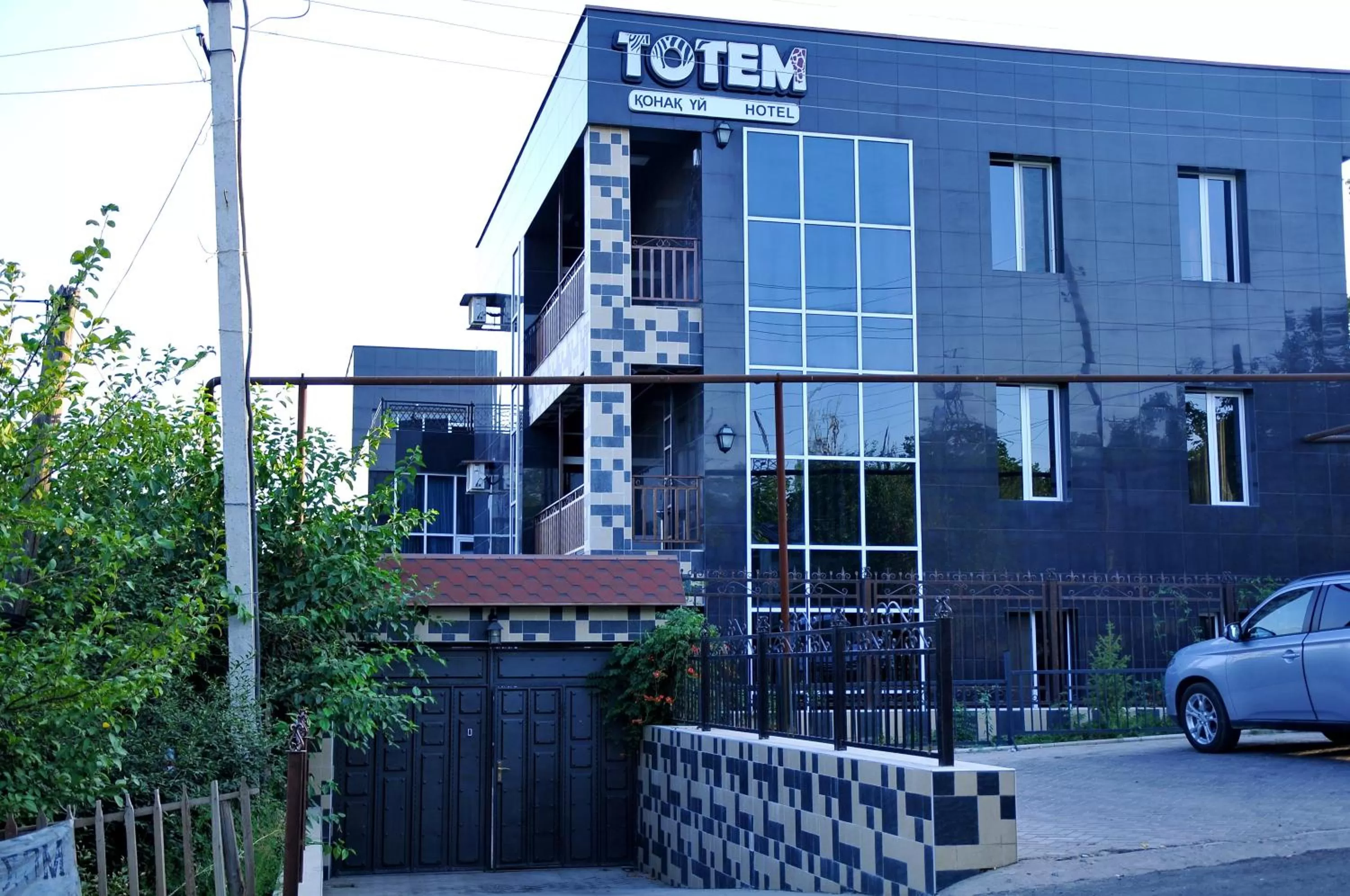 Facade/entrance, Property Building in Totem Hotel