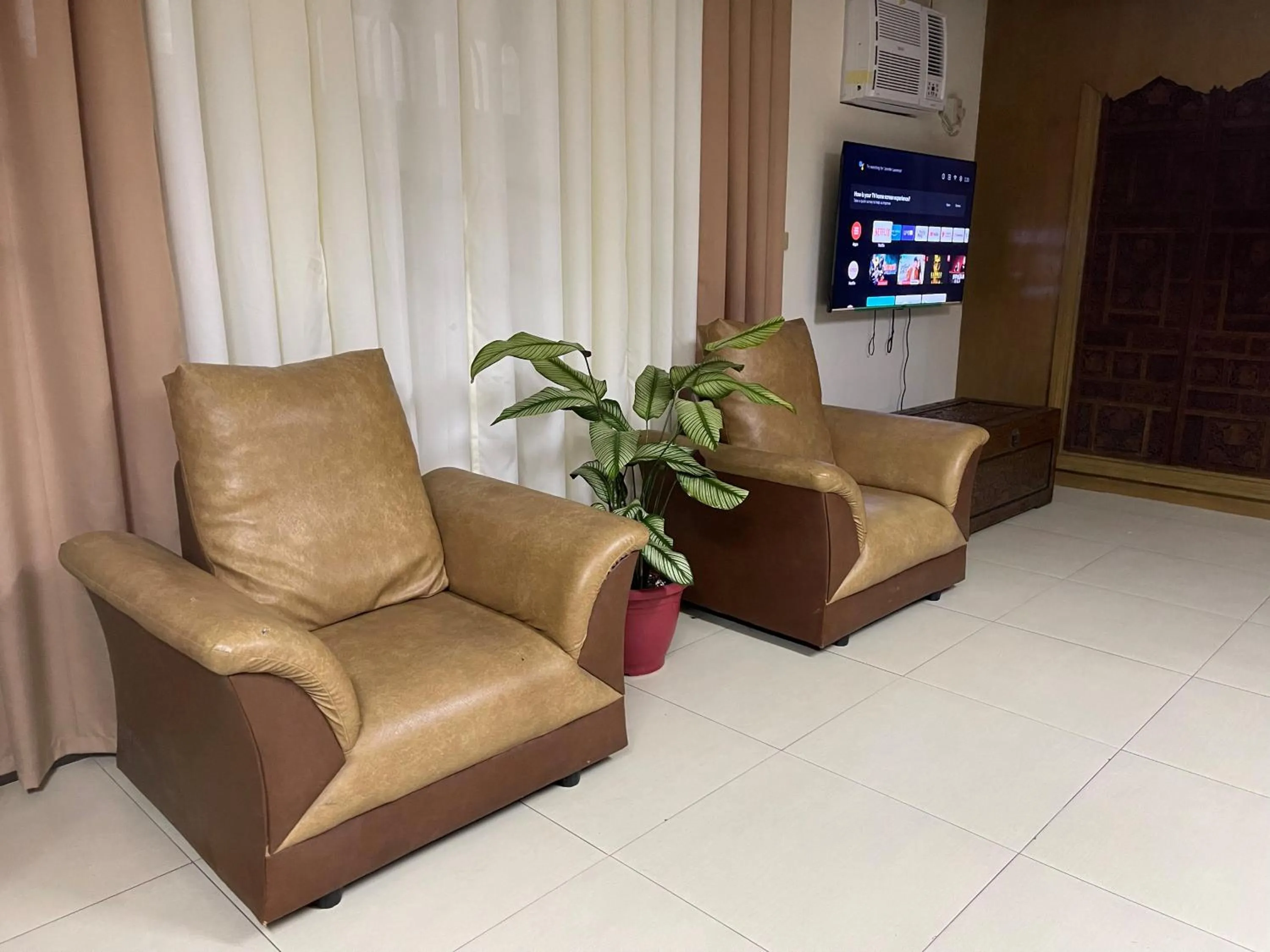 Seating area in 1888 Staycation Inn by Cocotel