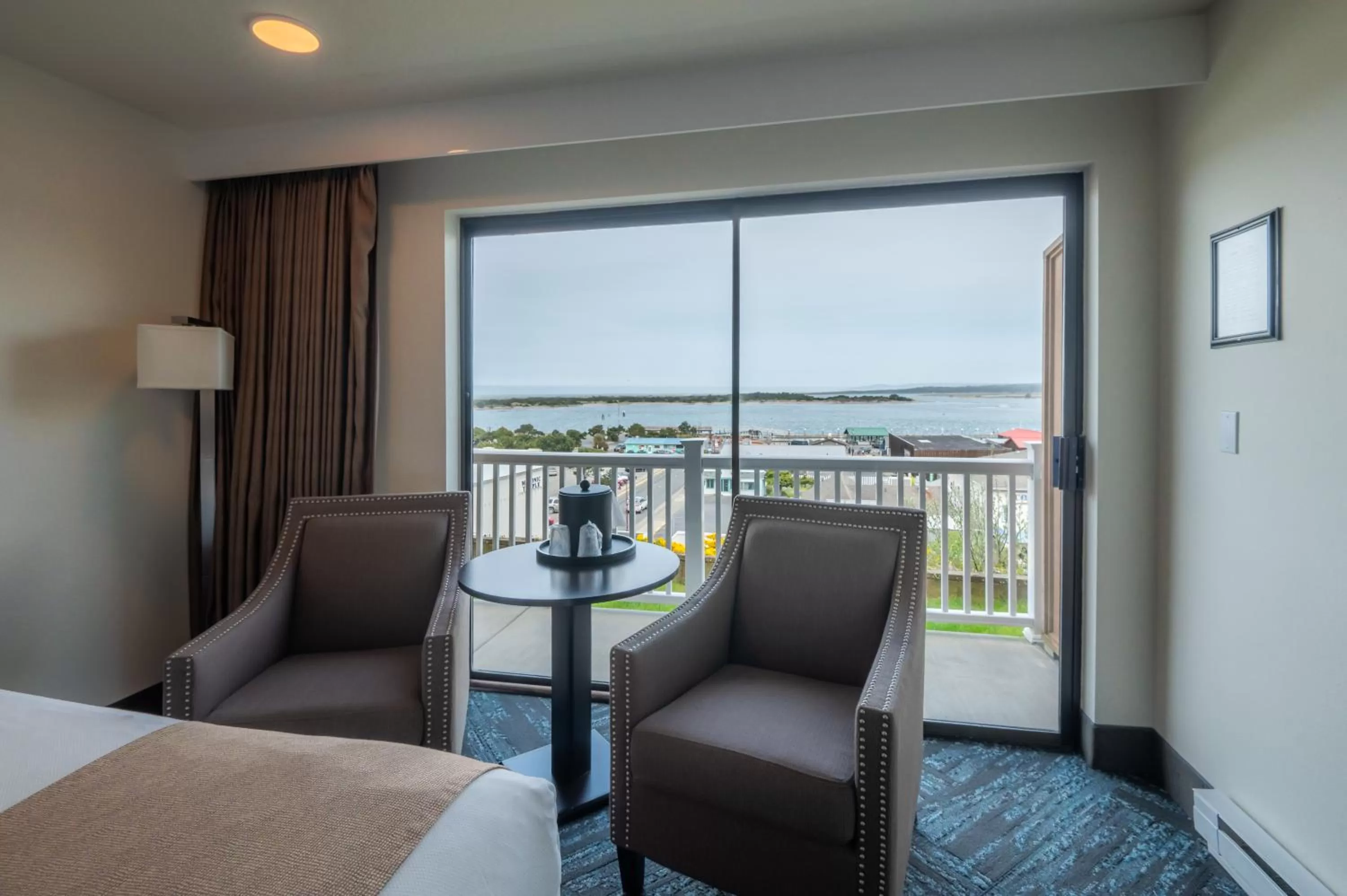 View (from property/room), Bed in Bandon Inn