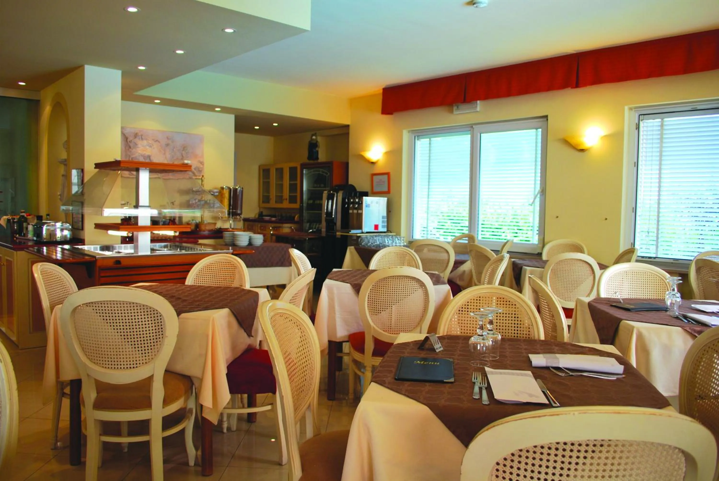 Restaurant/places to eat in Hotel Alsazia