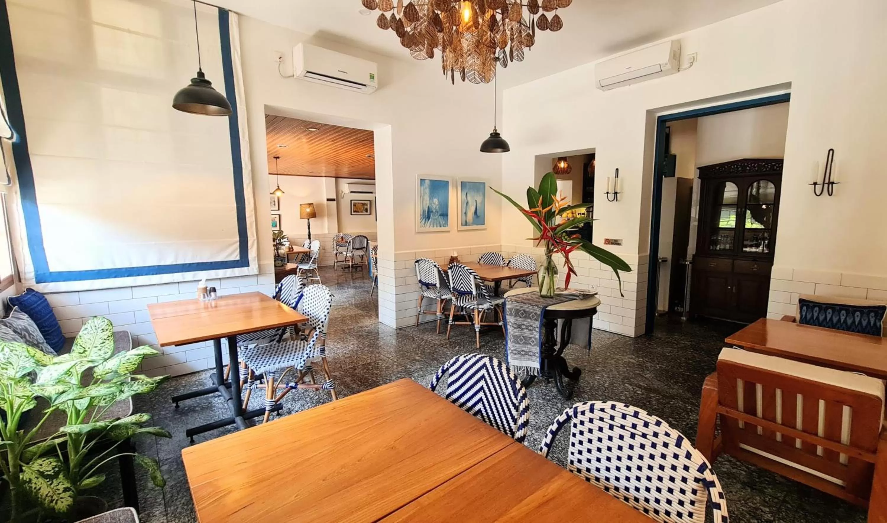 Restaurant/places to eat in Winner Inn