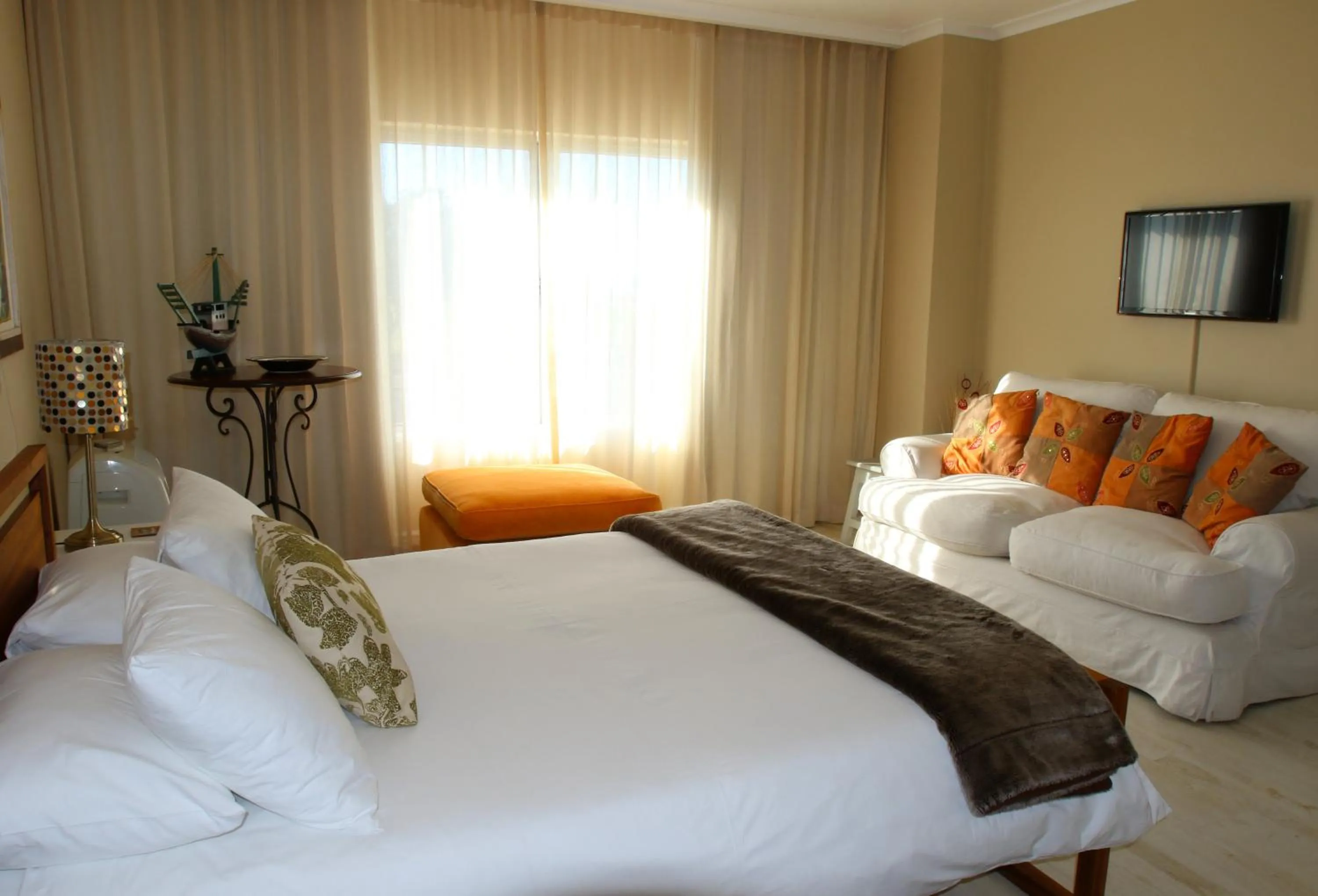 TV and multimedia, Bed in Dolphin Inn Guesthouse