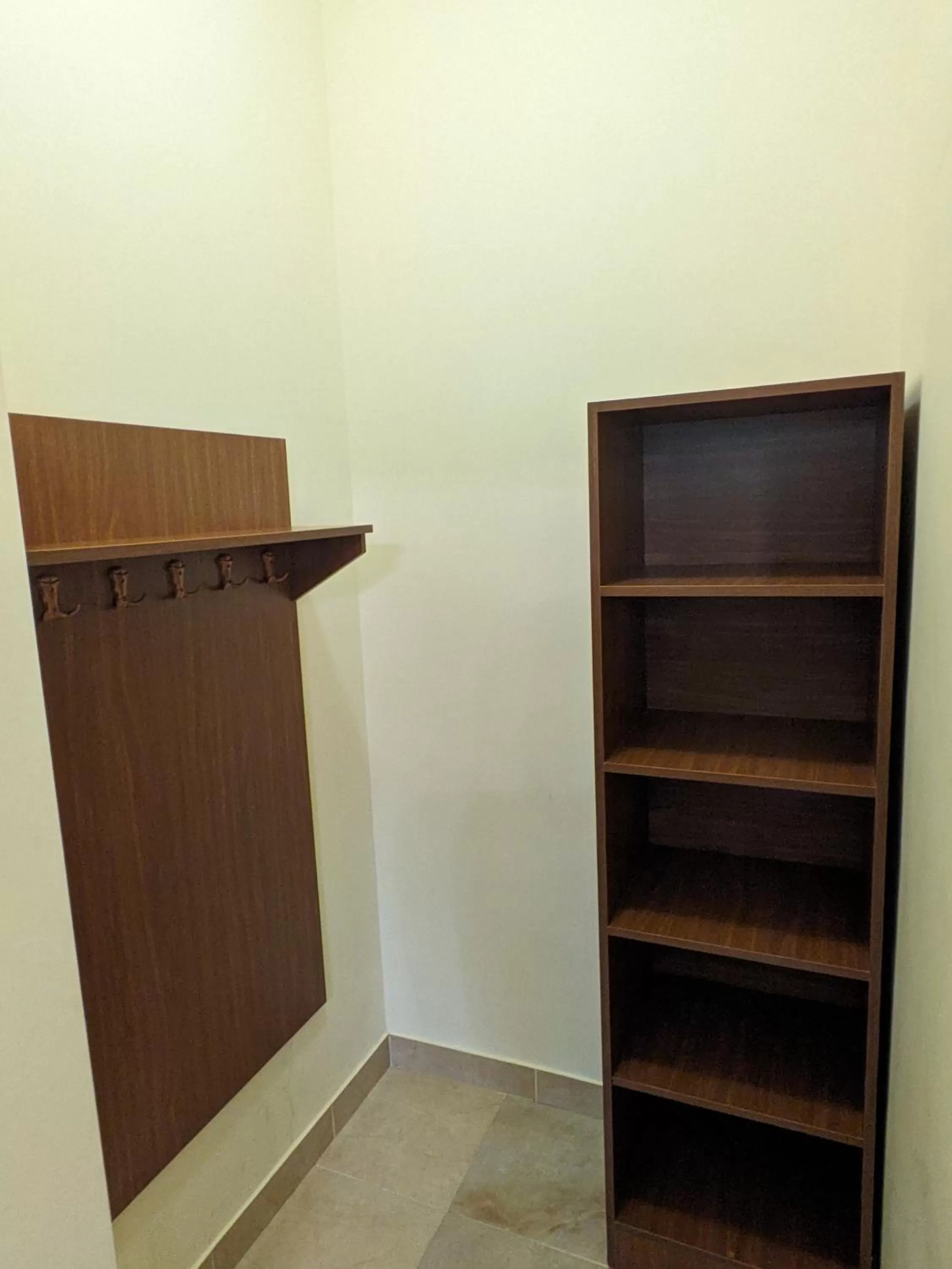 hair dresser in Vanatun Monastery Stay