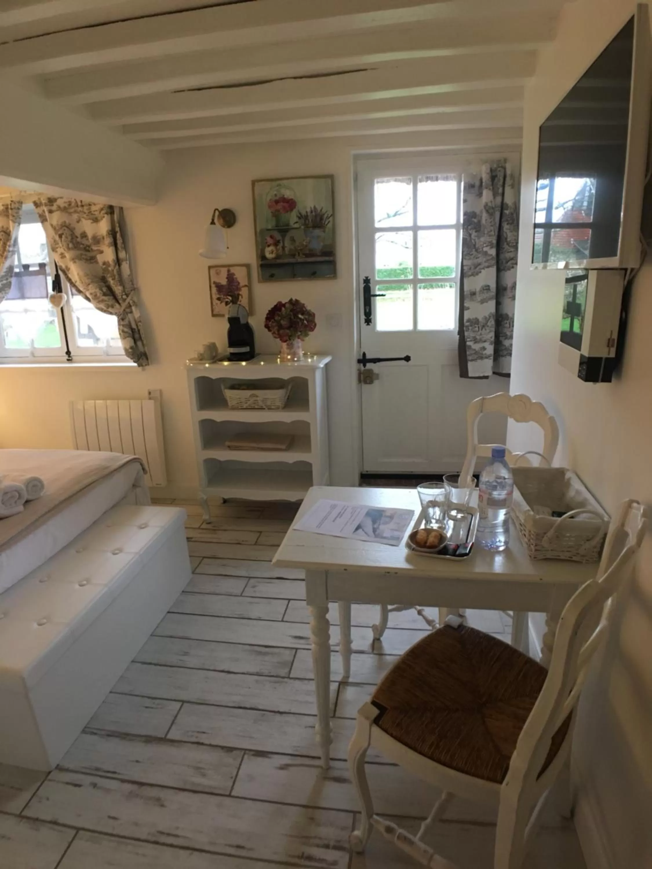 Bedroom in La Romance et la Romanesque